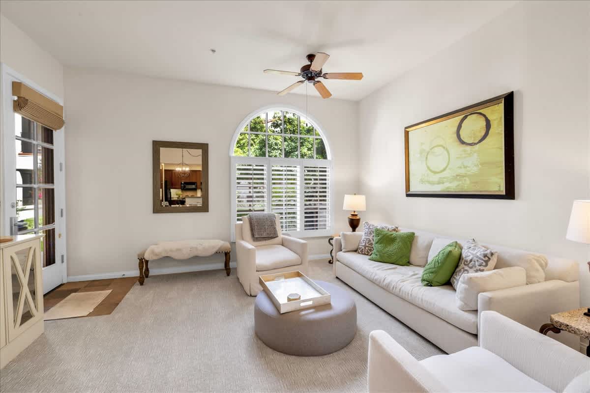 Charming Ground Floor Legacy 2BR Villa - Photo 3