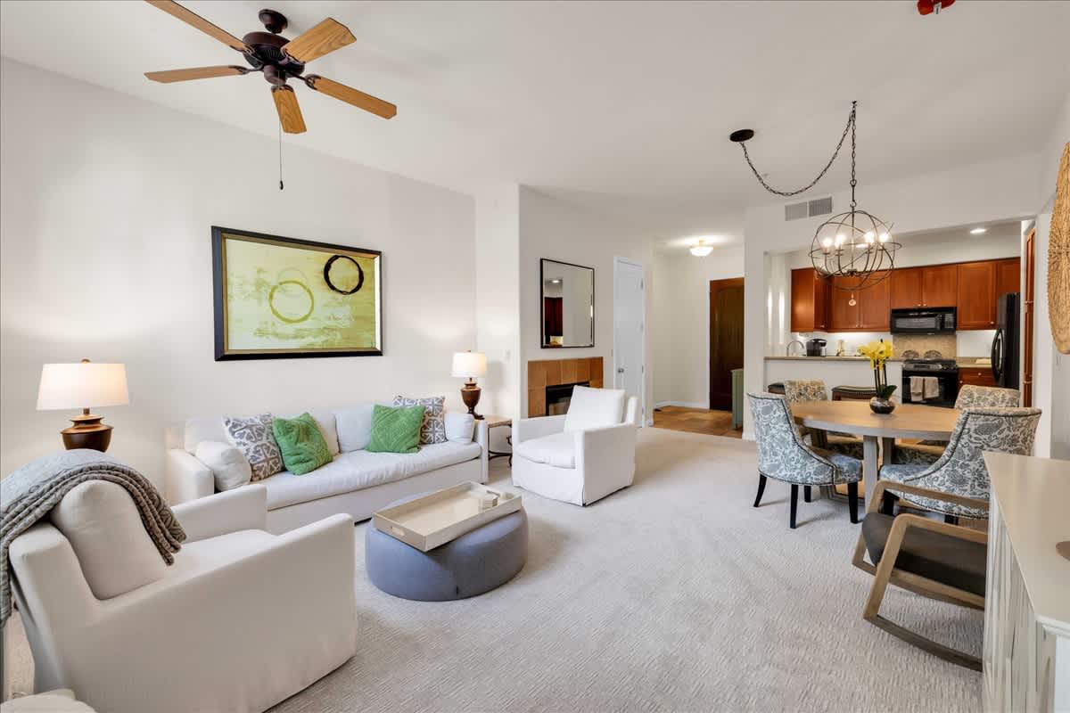 Charming Ground Floor Legacy 2BR Villa - Photo 2