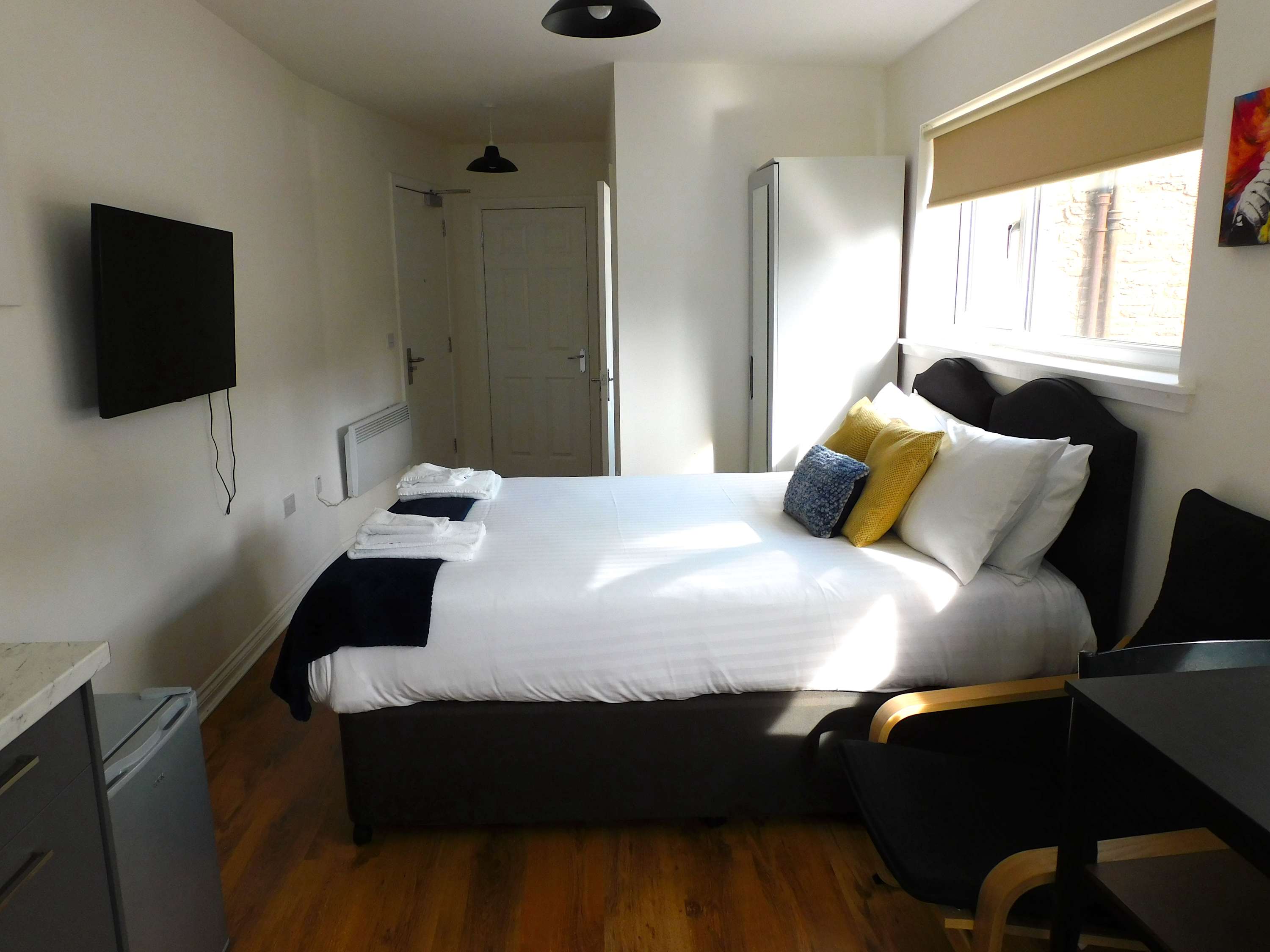 No 3 - Modern Studio Apartment in Lanark Town Centre