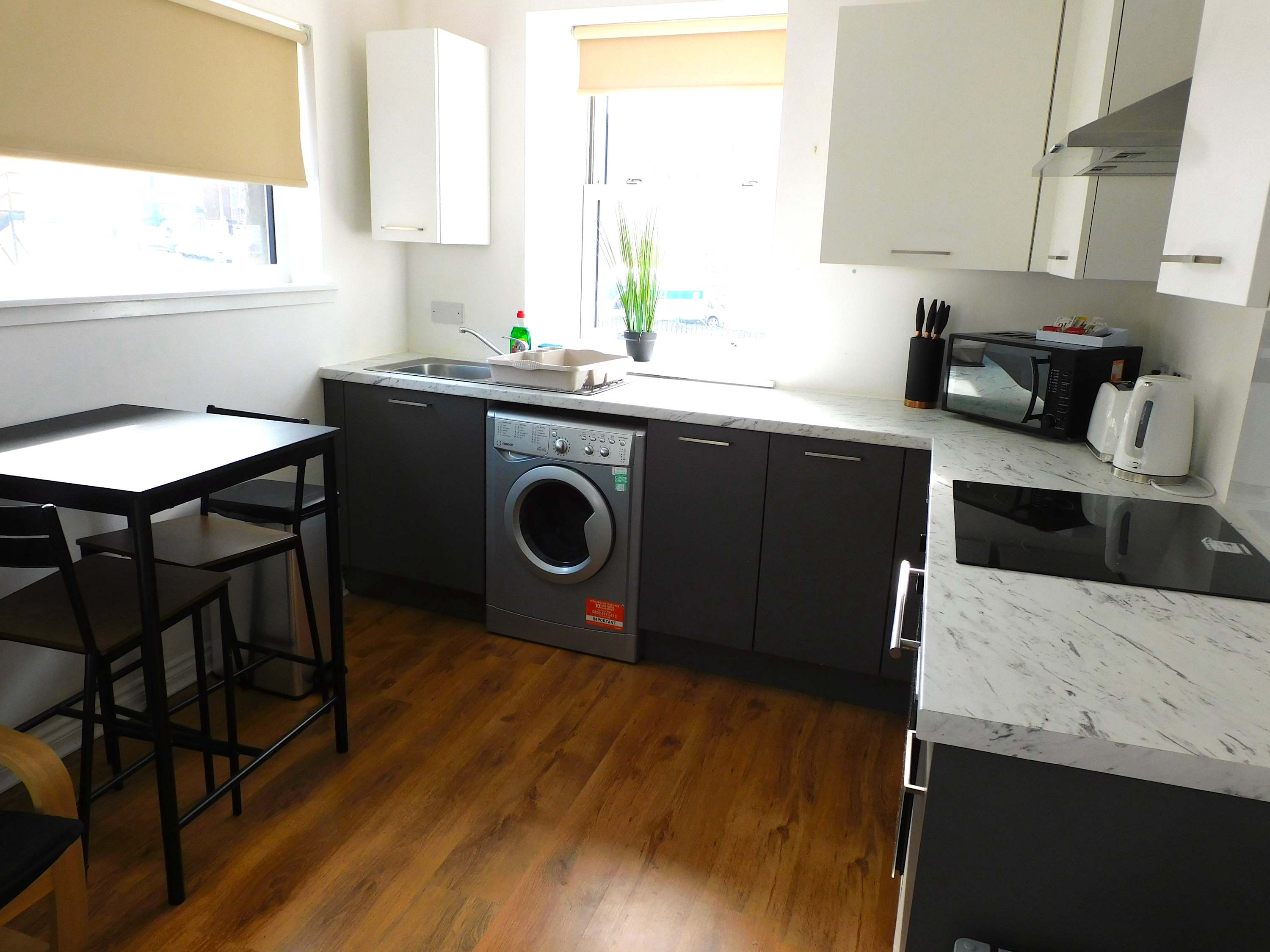 No 3 - Modern Studio Apartment in Lanark Town Centre
