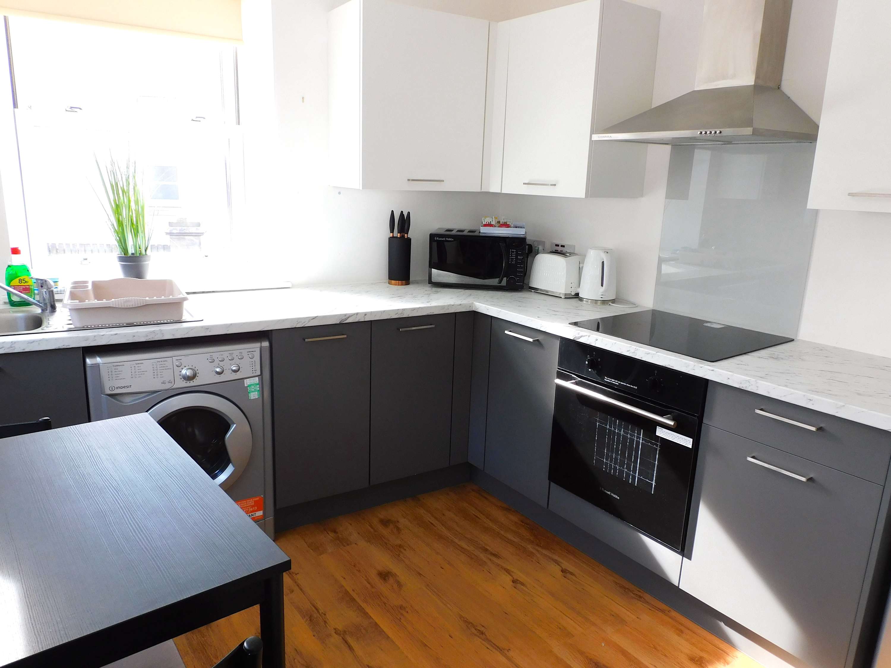No 3 - Modern Studio Apartment in Lanark Town Centre