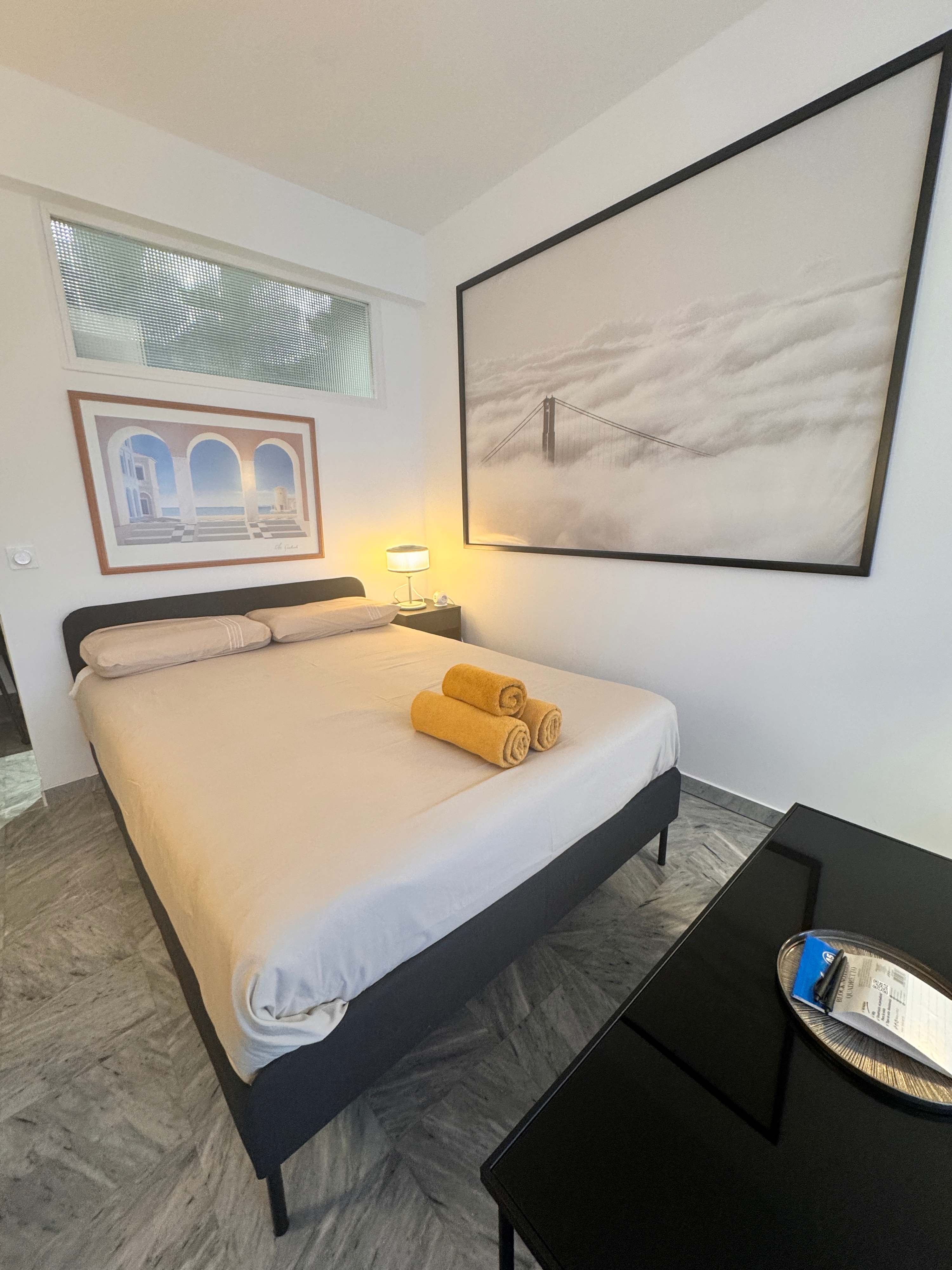 Modern Studio with Balcony, 5 Min to Beach - Picture 1