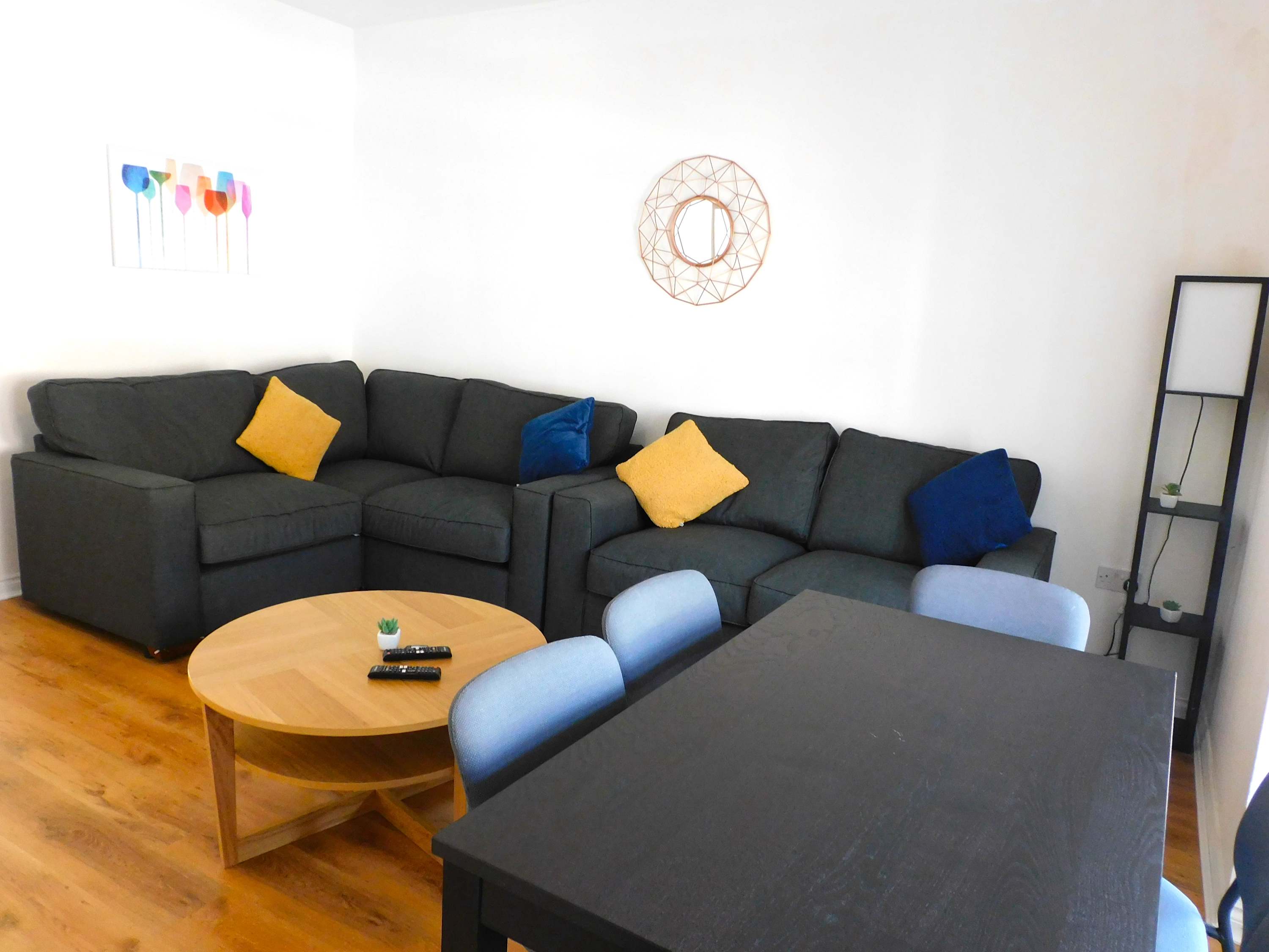 No 9 - Modern 3 Bedroom Apartment in Lanark Town Centre