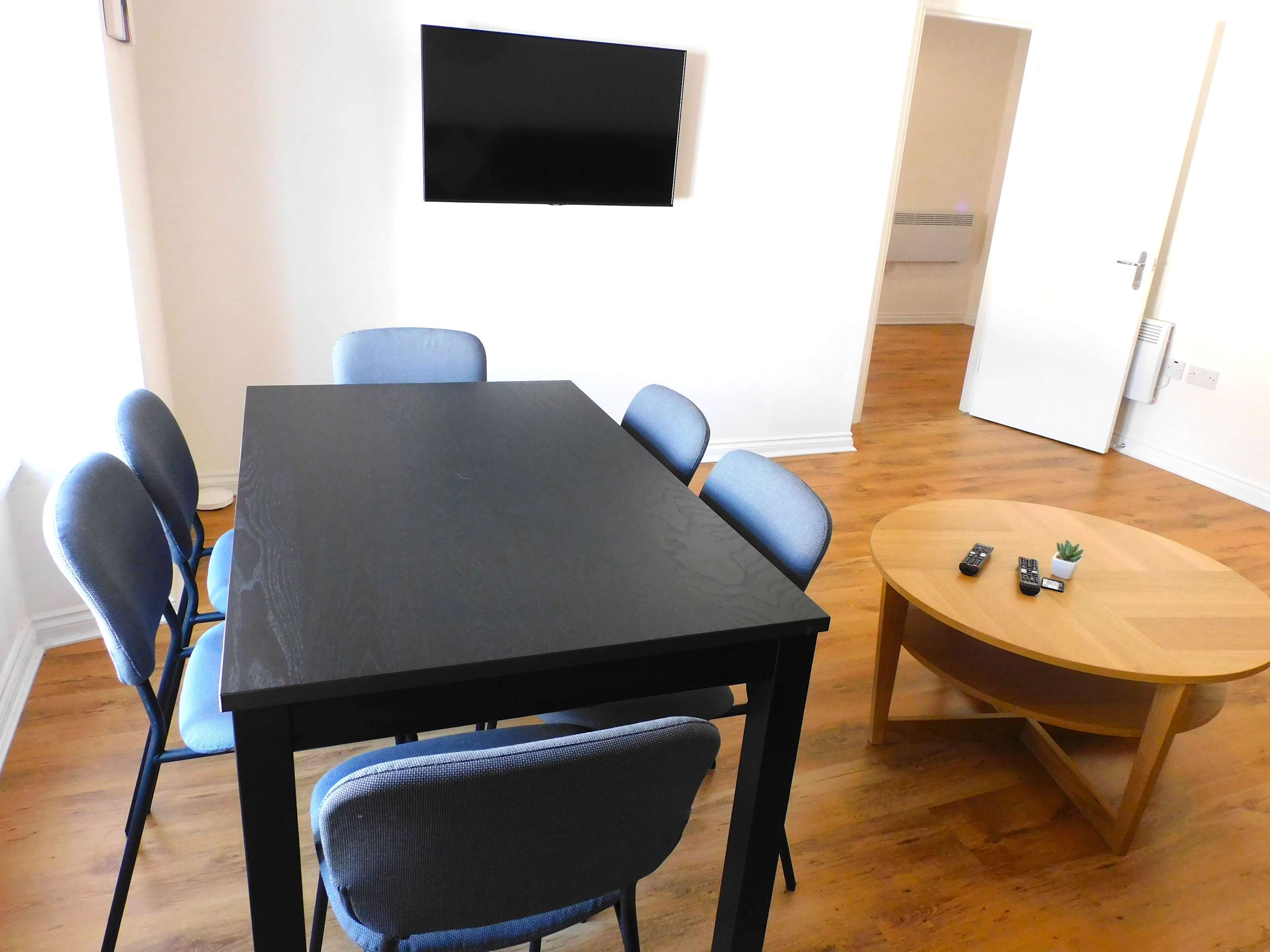 No 9 - Modern 3 Bedroom Apartment in Lanark Town Centre