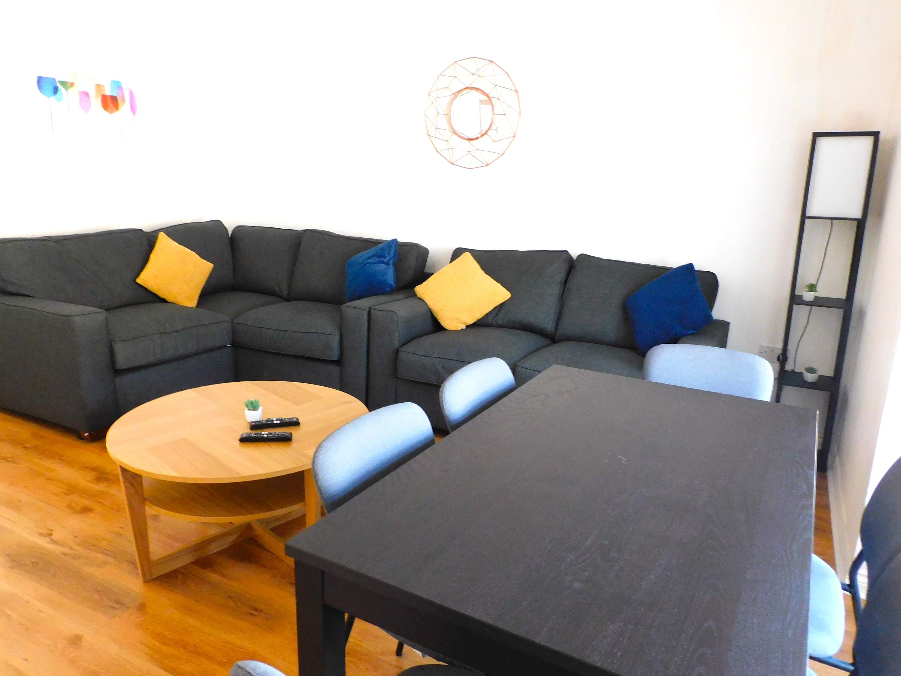 No 9 - Modern 3 Bedroom Apartment in Lanark Town Centre