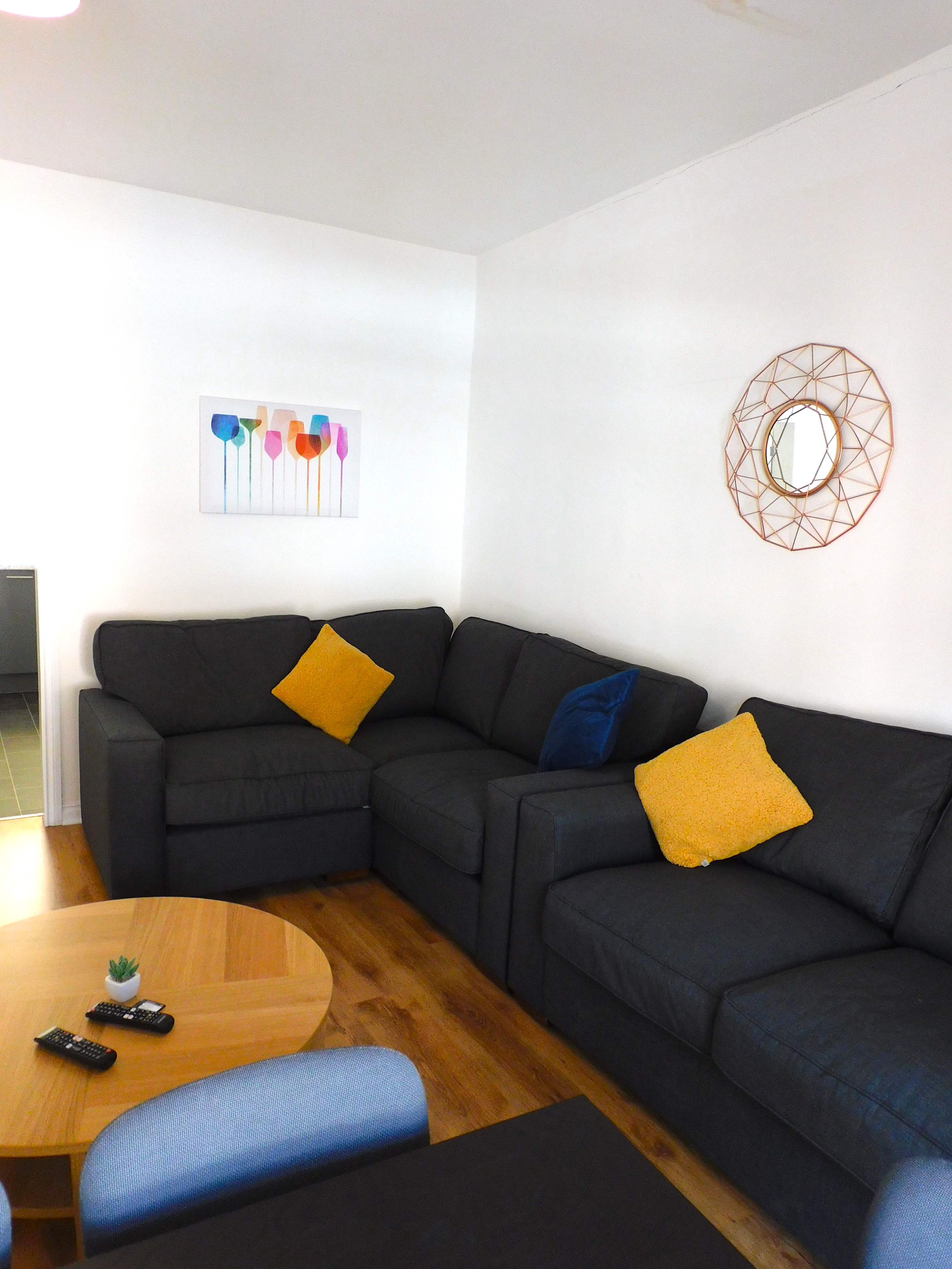 No 9 - Modern 3 Bedroom Apartment in Lanark Town Centre