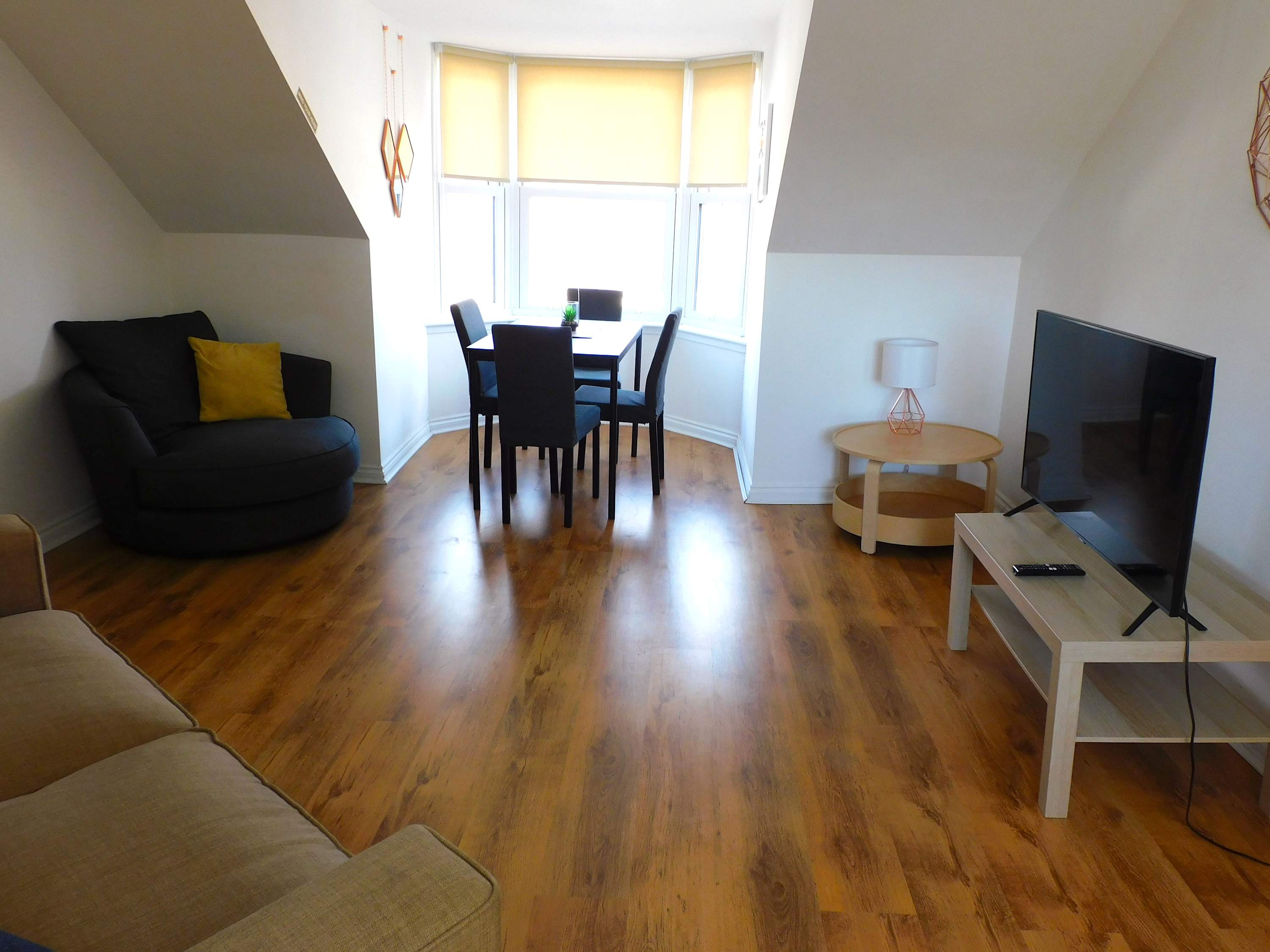 No 11 - Contemporary 2 Bedroom Apartment in Lanark Town Centre