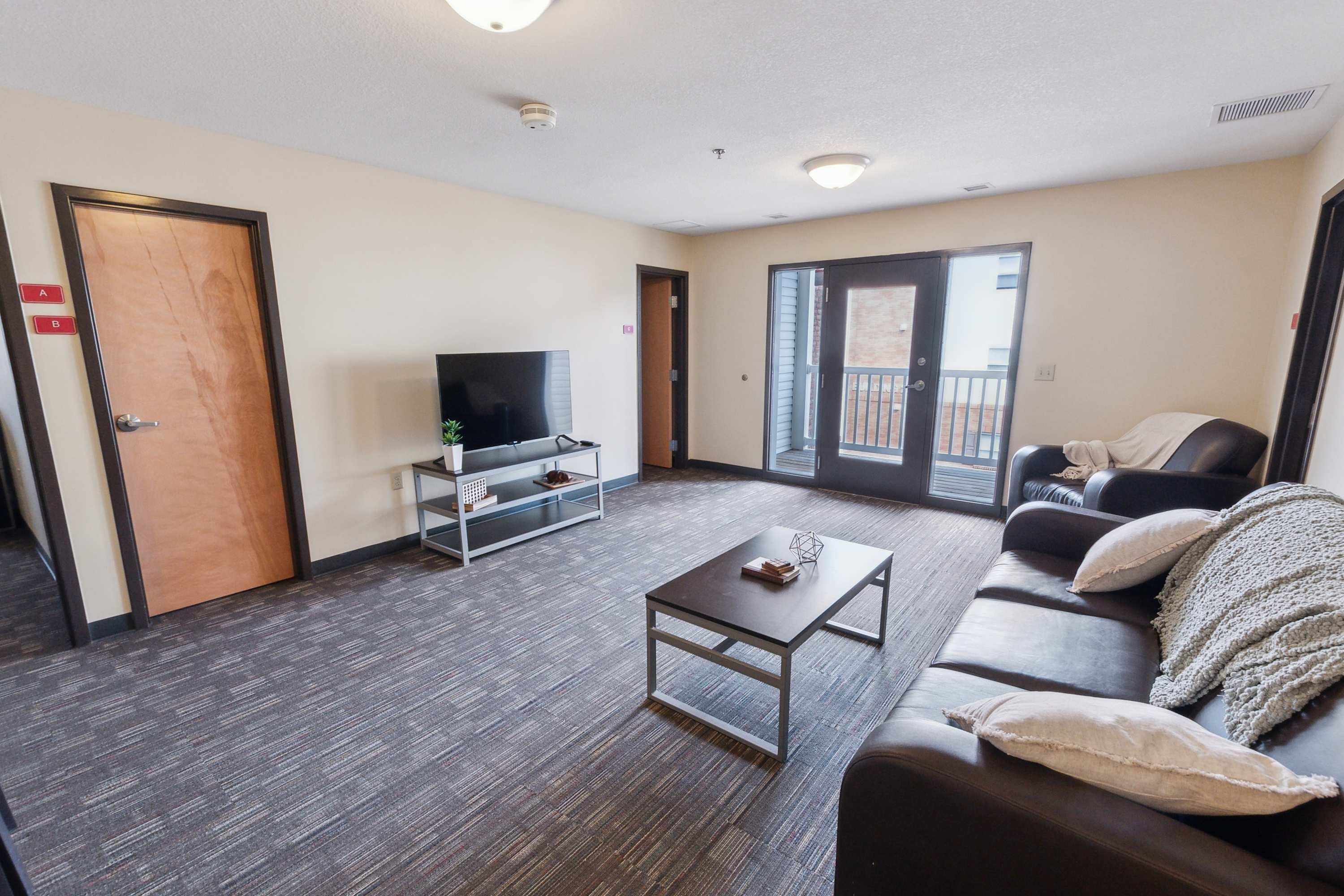 Spacious Apartment With Private Balcony - Modern Comfort And Convenience - Mansfield, OH