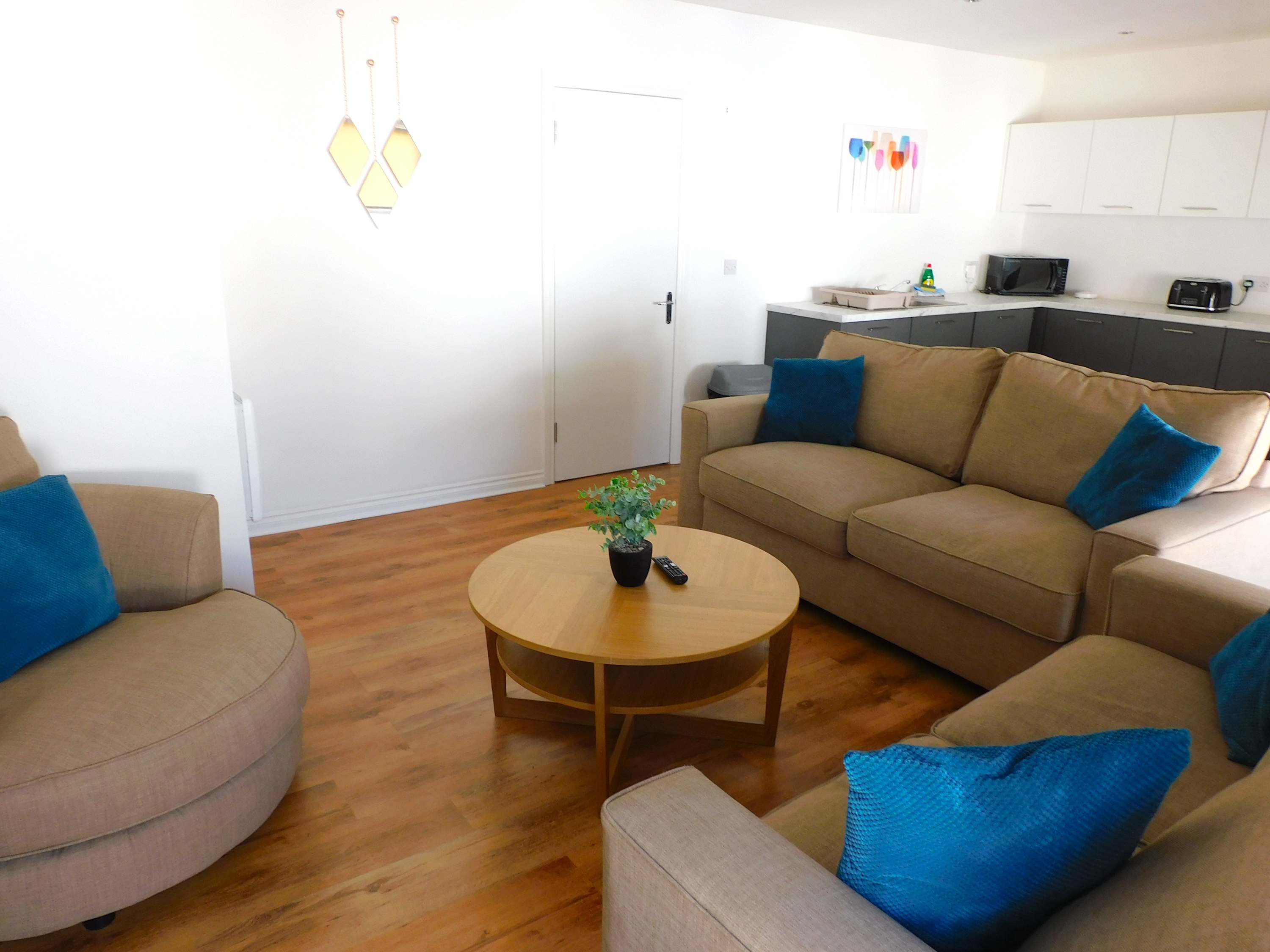 No 5 - Modern 2 bedroom Apartment in Lanark Town Centre