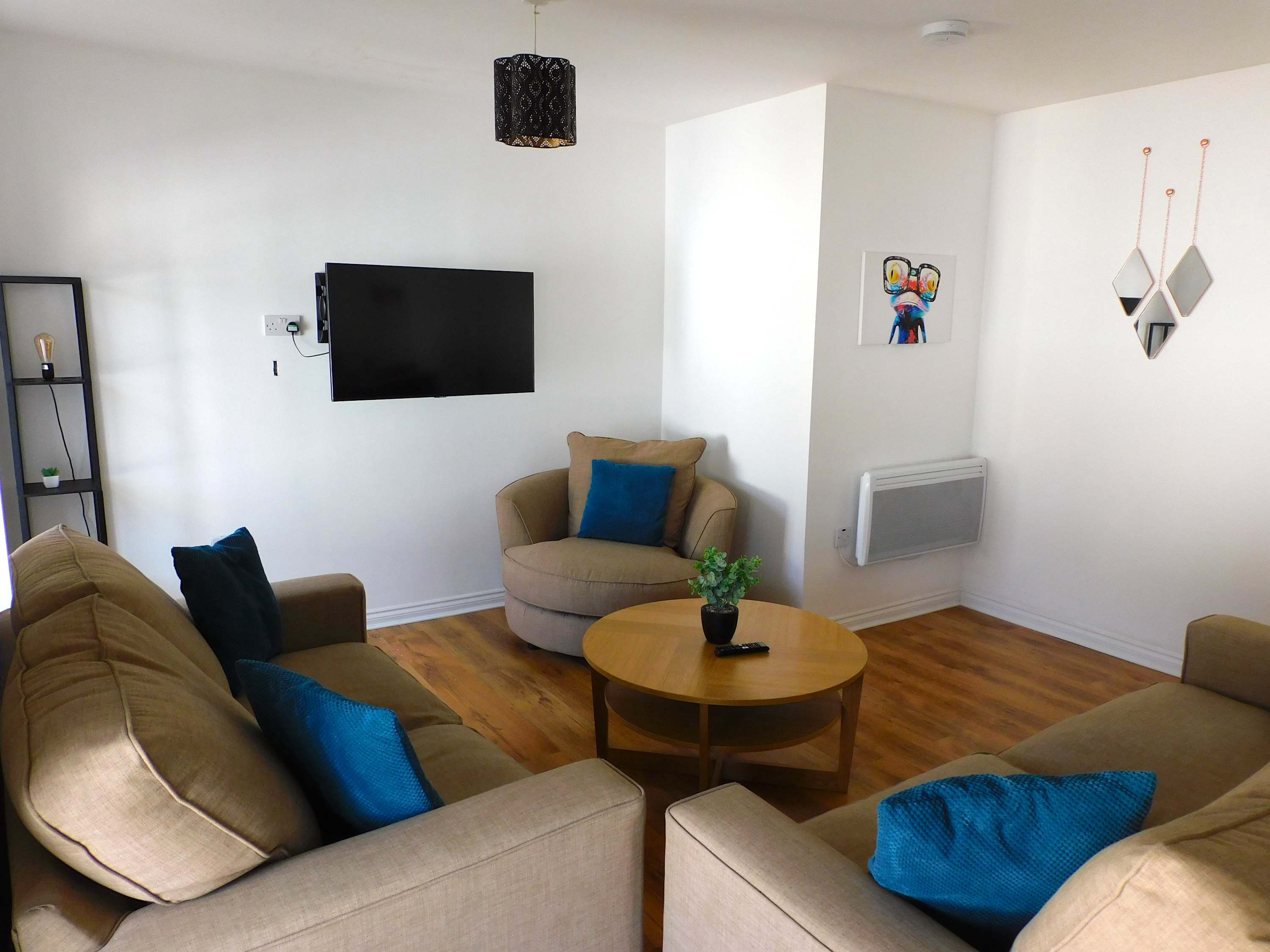 No 5 - Modern 2 bedroom Apartment in Lanark Town Centre