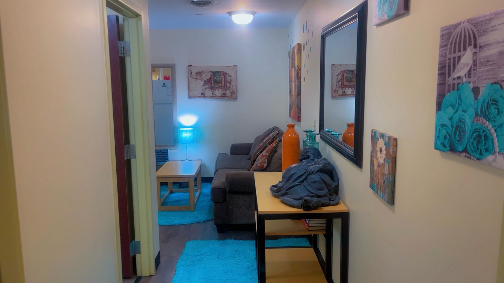 Cozy Downtown Apartment | TV & Walkable Location 5