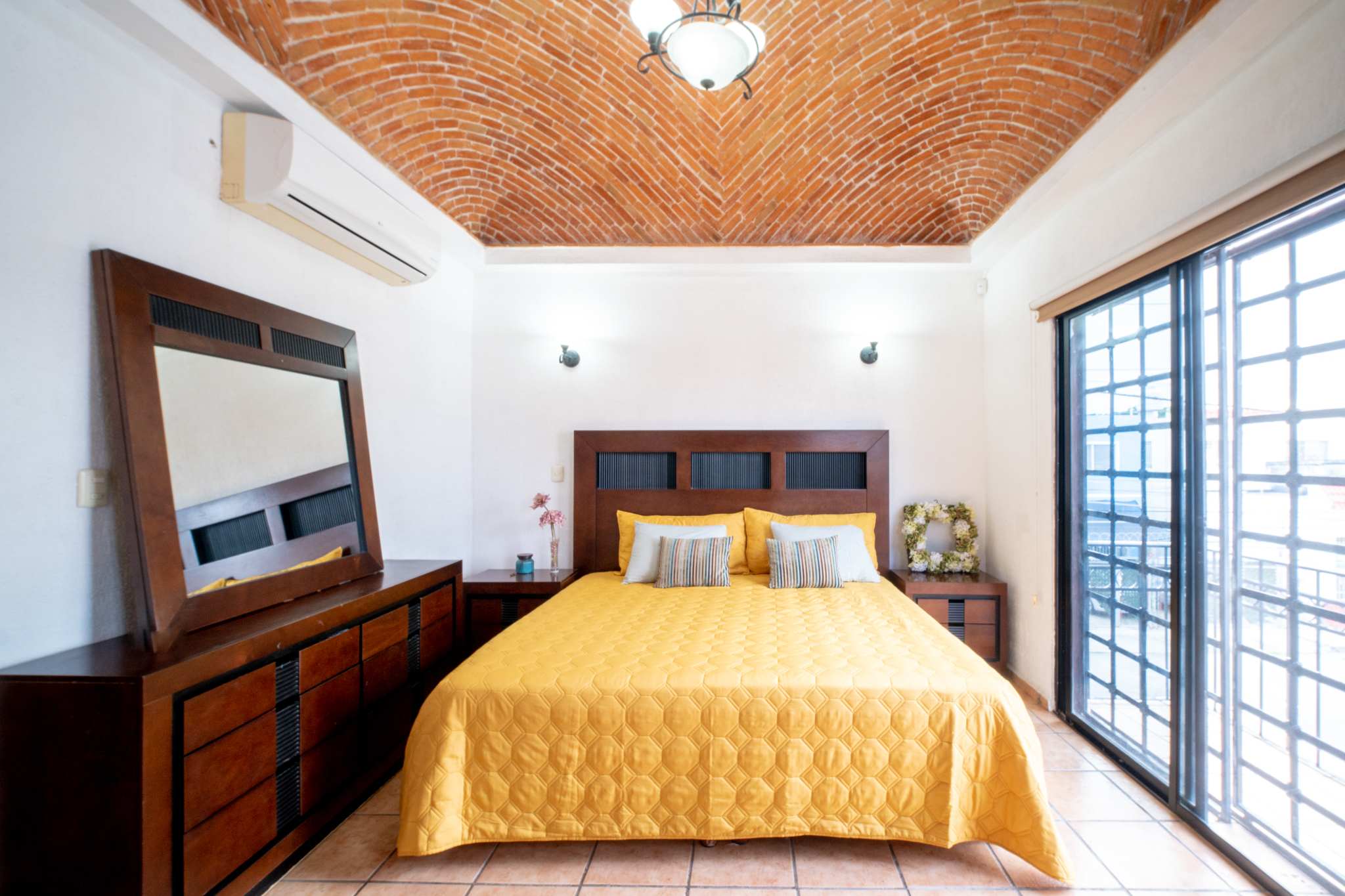 3 BR House Private Parking and Fast Wifi 2