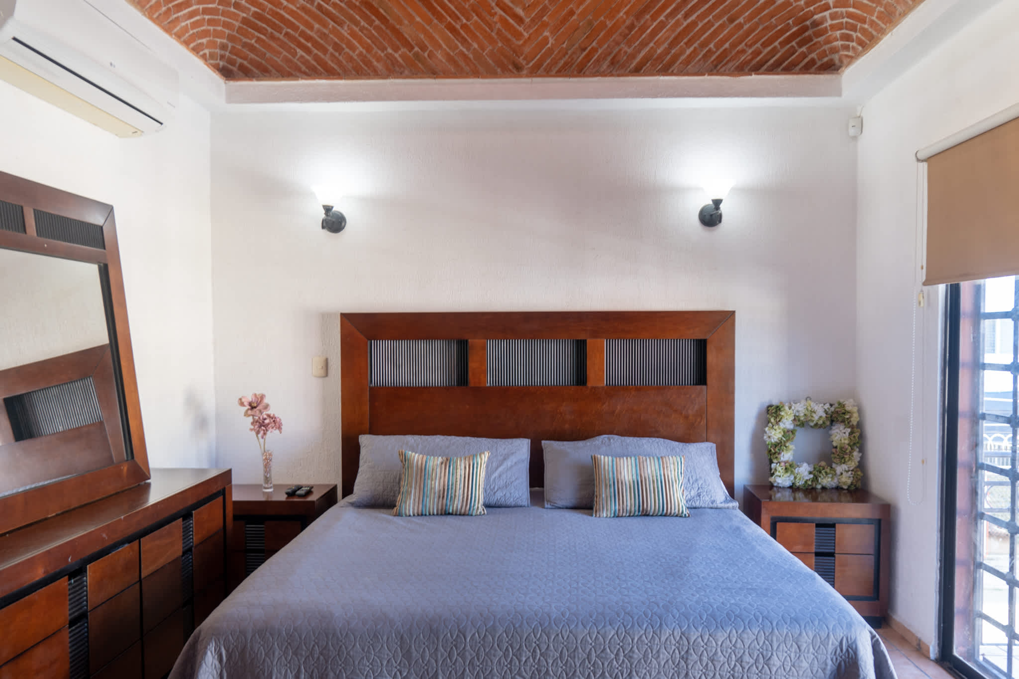 3 BR House Private Parking and Fast Wifi 3