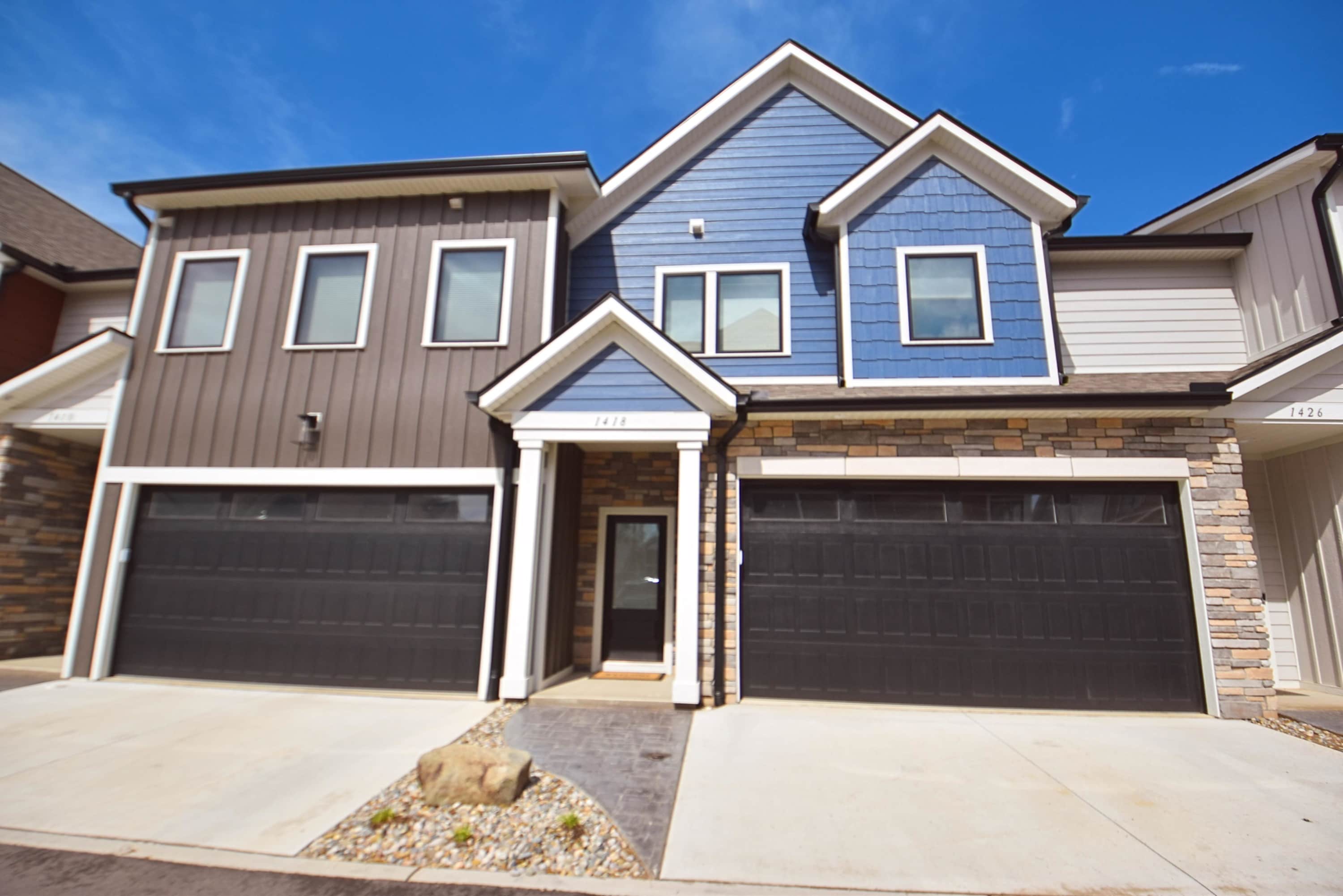 Luxury Townhouse near Notre Dame with Fireplace & Pit (1418) 2