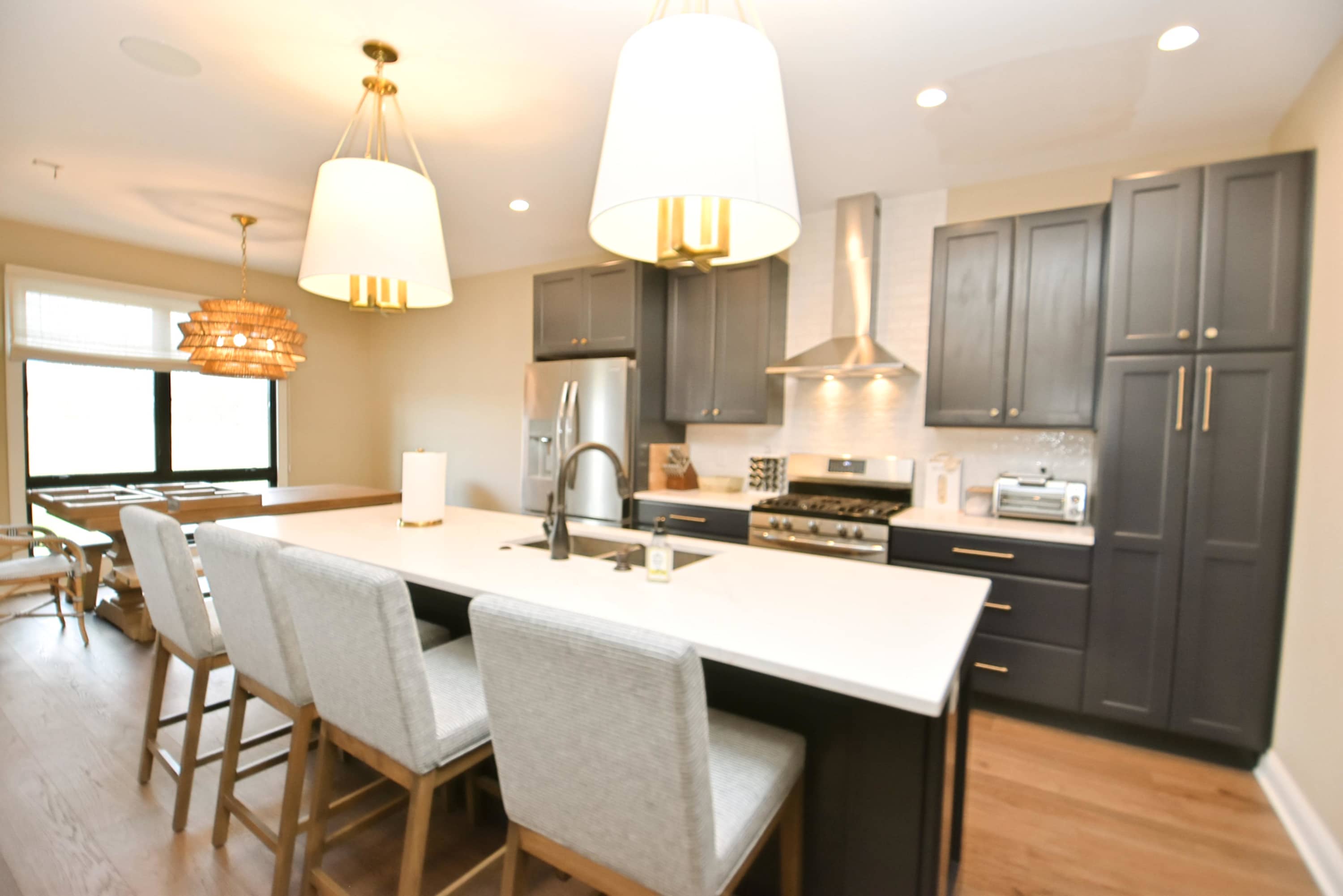 Luxury Townhouse near Notre Dame with Fireplace & Pit (1418) 6