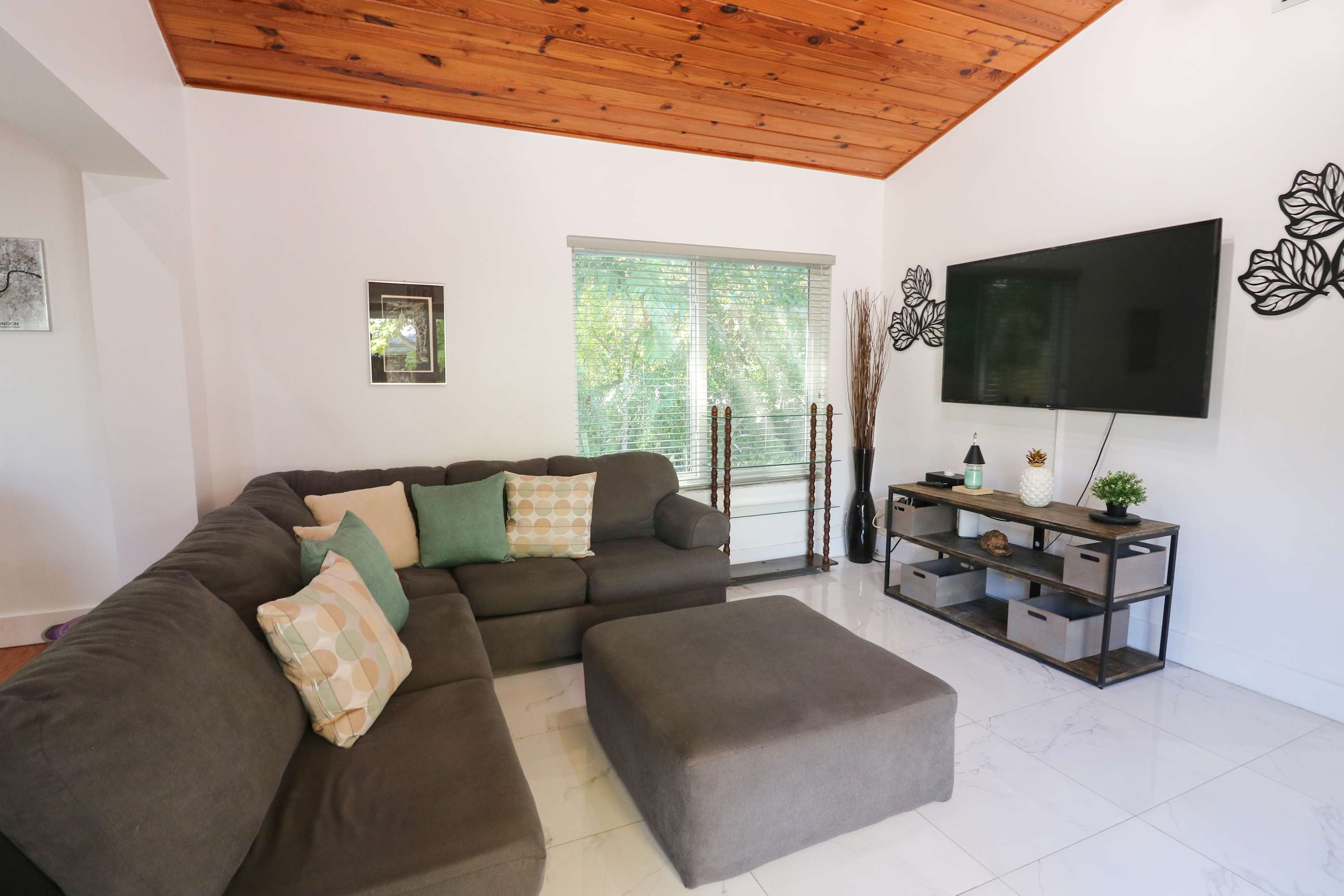Rustic Modern Miami Villa, Private Patio and BBQ - Picture 14