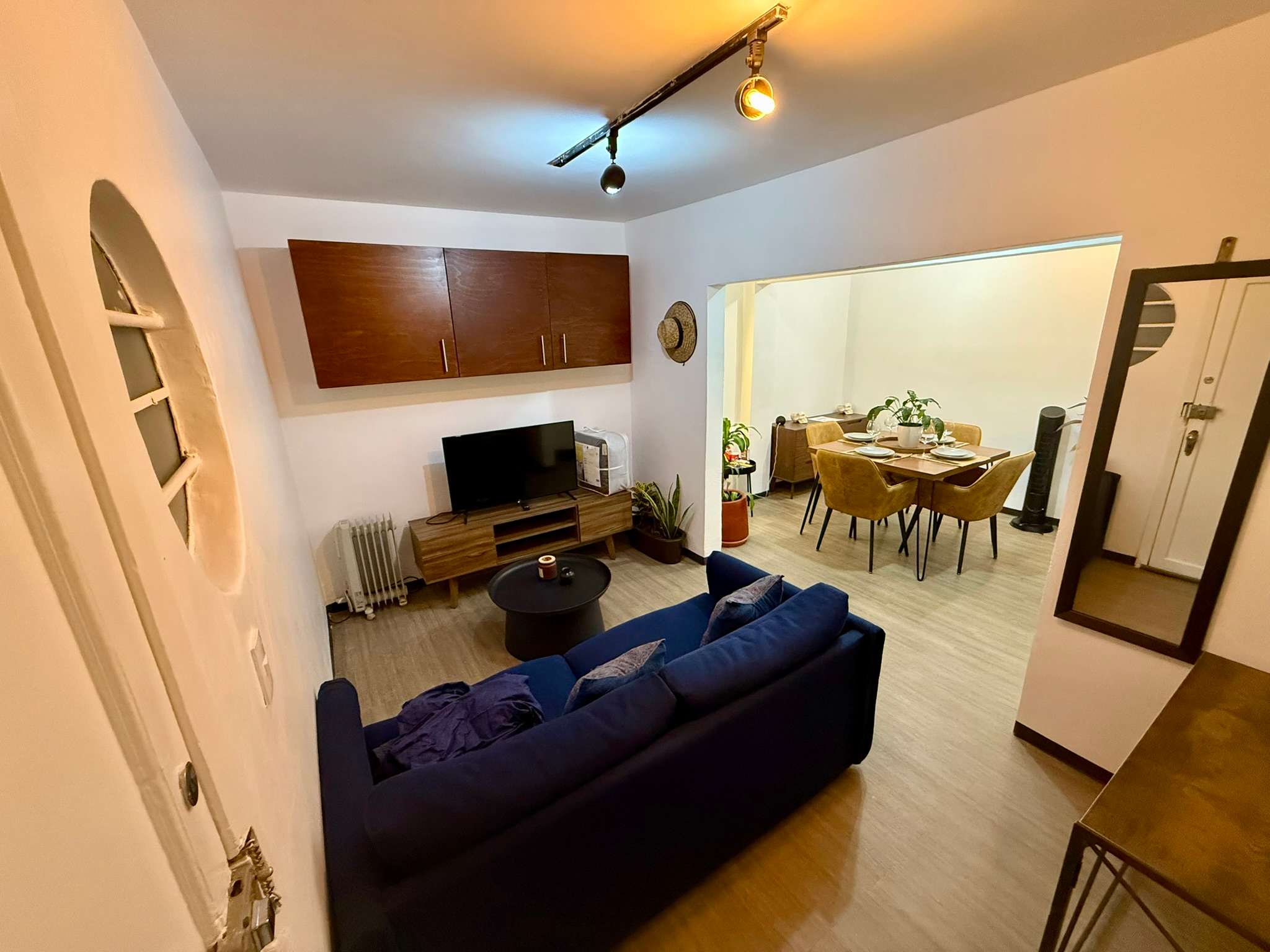 Hipster Petite HO Studio @ Esquina del Chilaquil