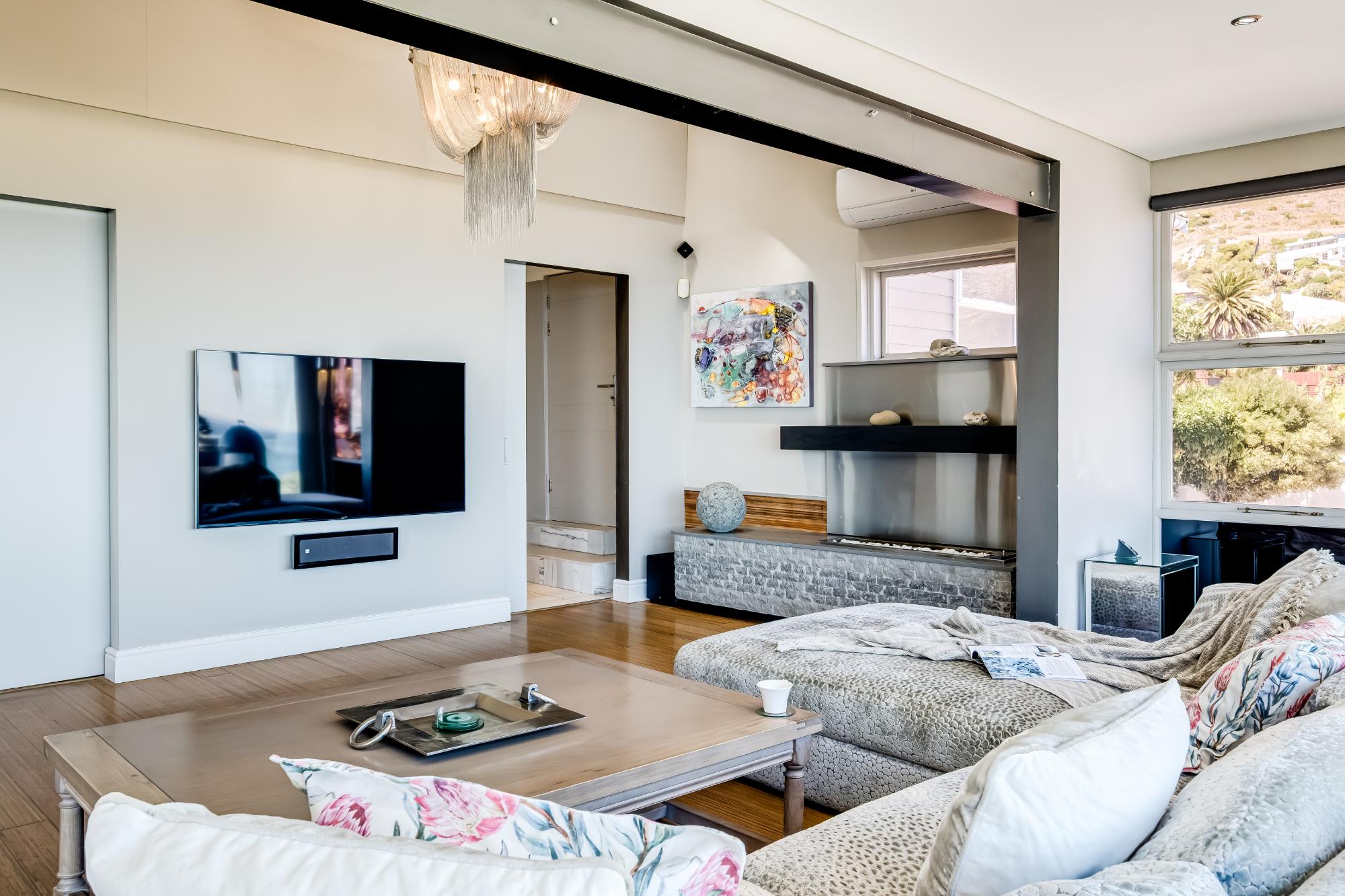 Stylish Camps Bay Home with Sea Views Beleza Villa 9
