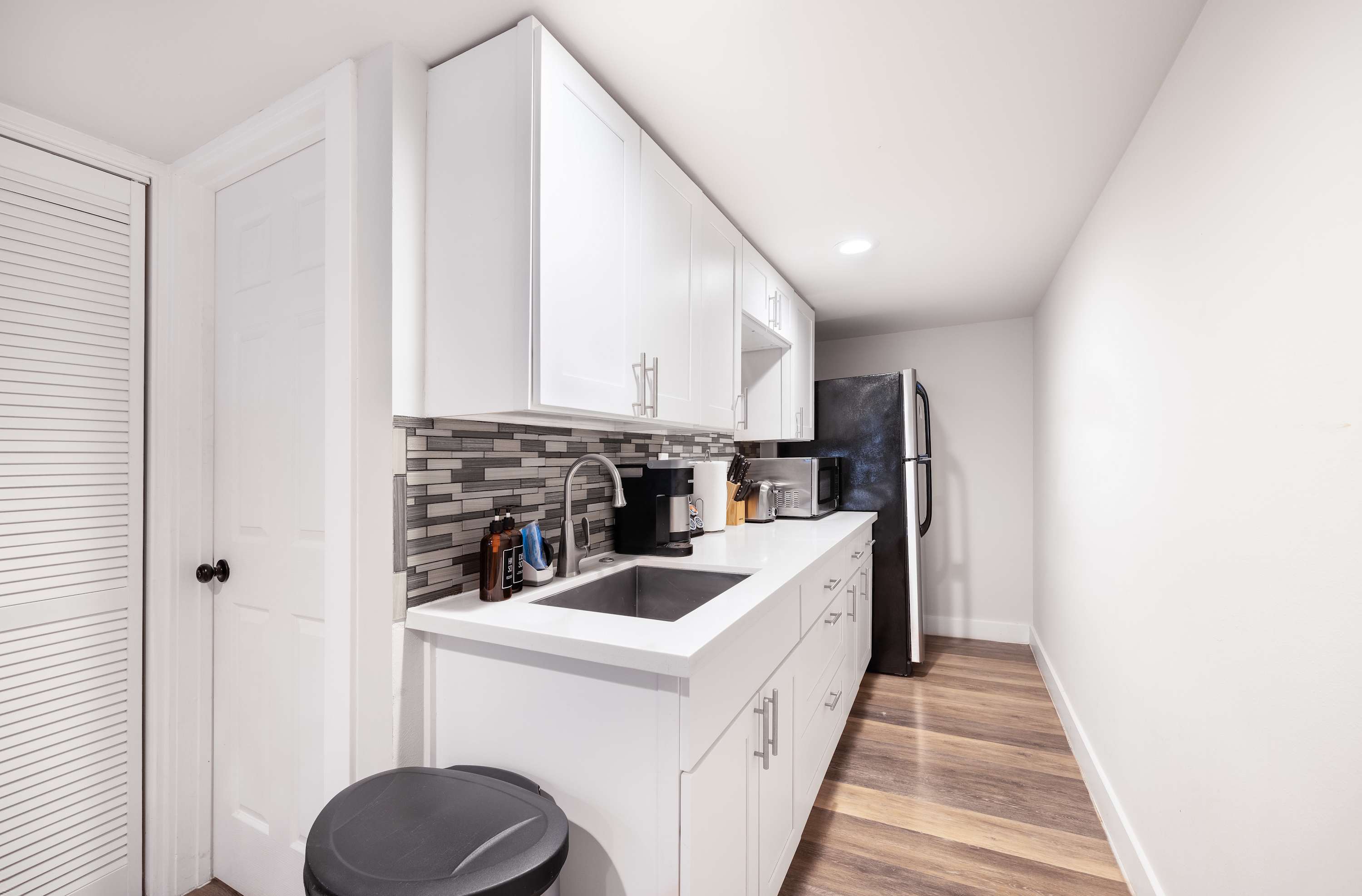 Pet Friendly 1BR Basement w, Gym, Near UW &Hospital