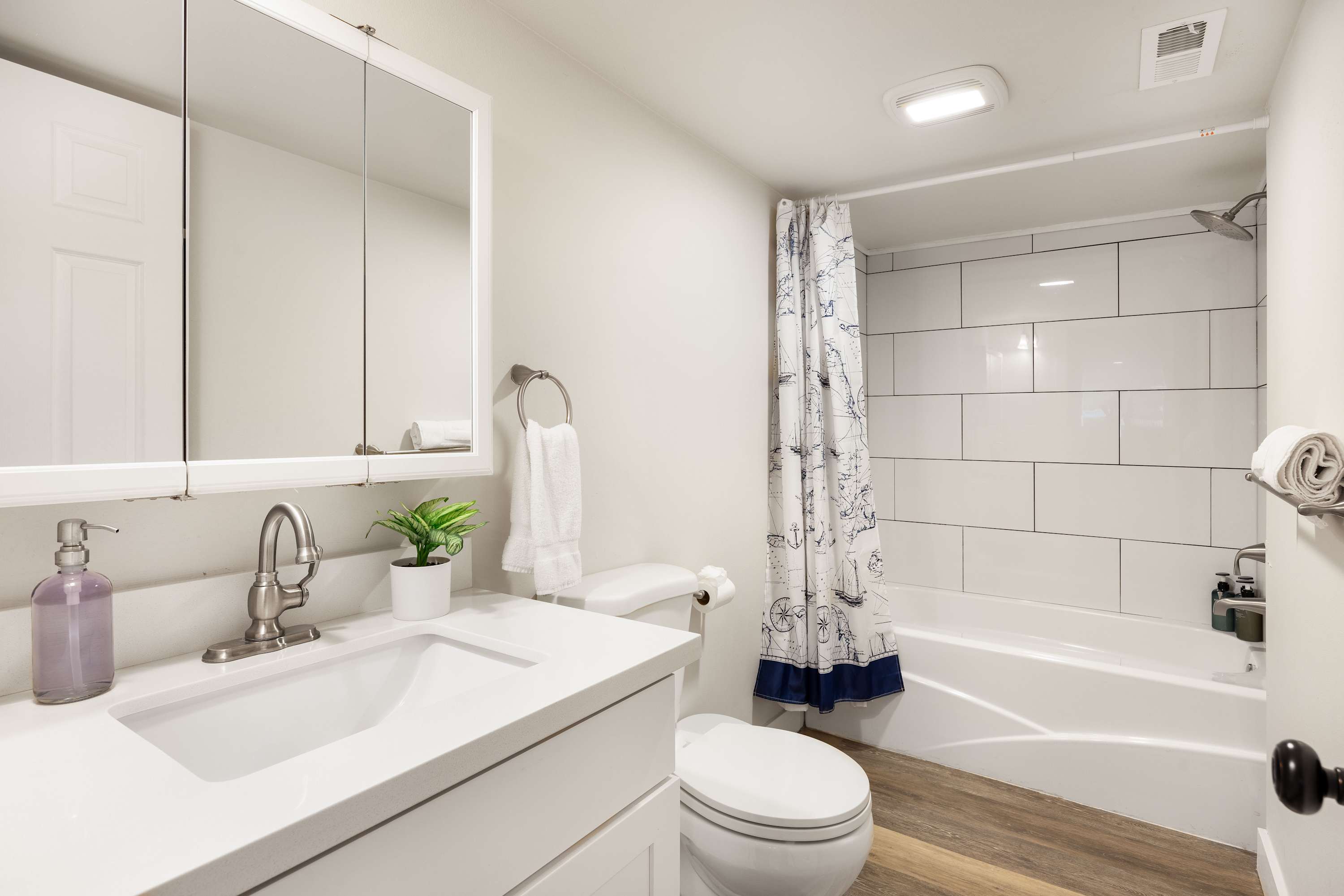 Pet Friendly 1BR Basement w, Gym, Near UW &Hospital