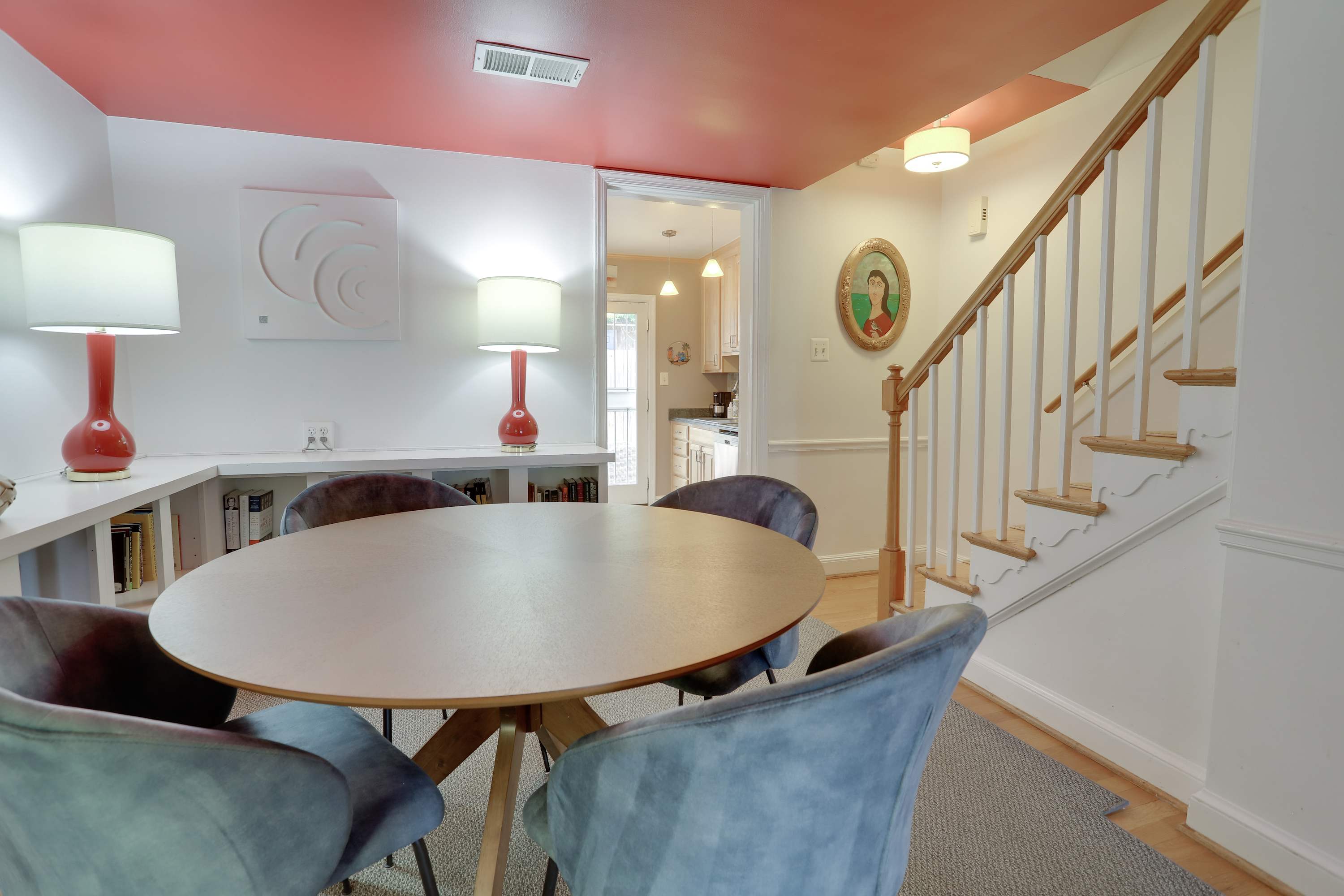 Sojourn Only 8 Blocks to Capitol with Private Patios