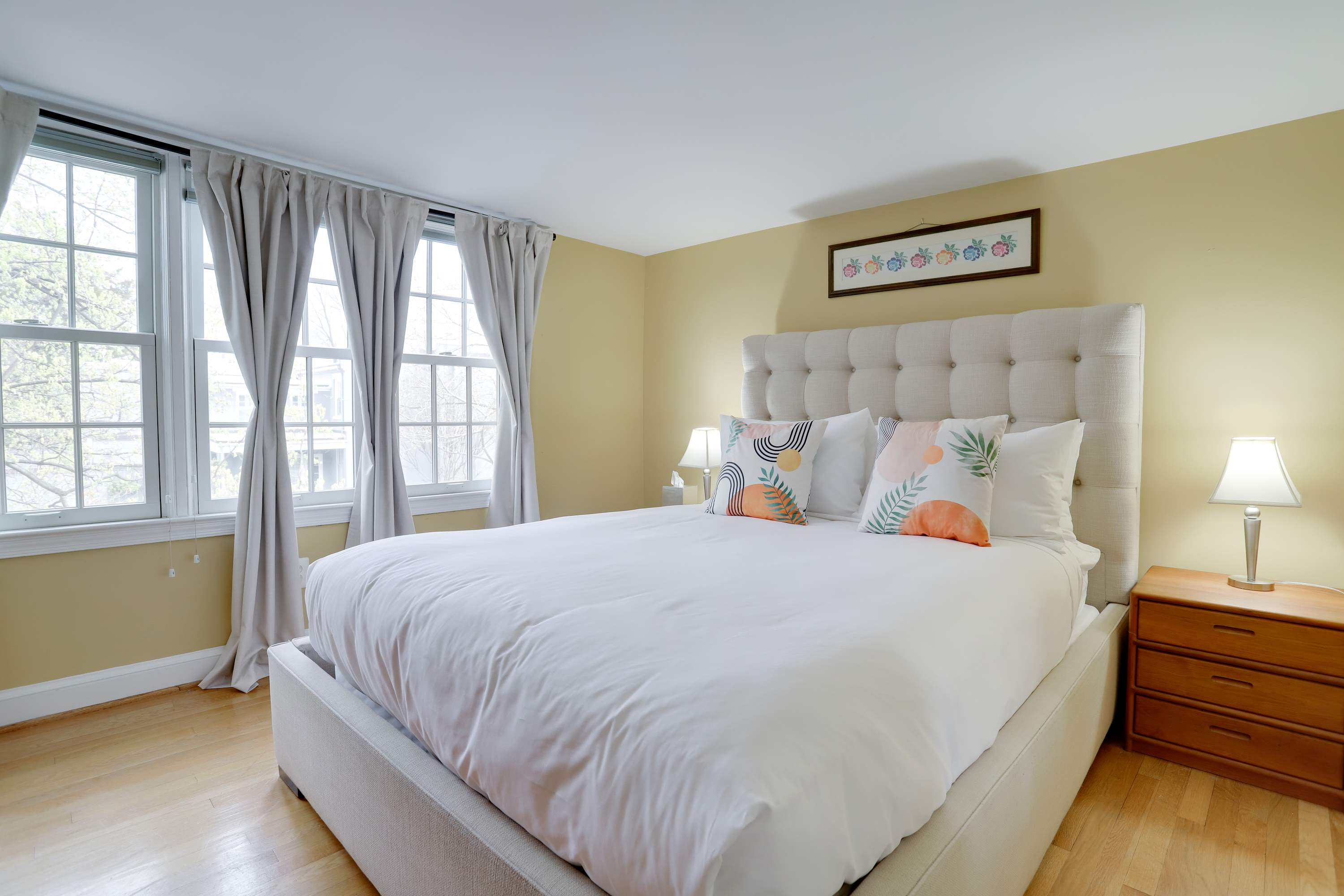 Sojourn Only 8 Blocks to Capitol with Private Patios 4