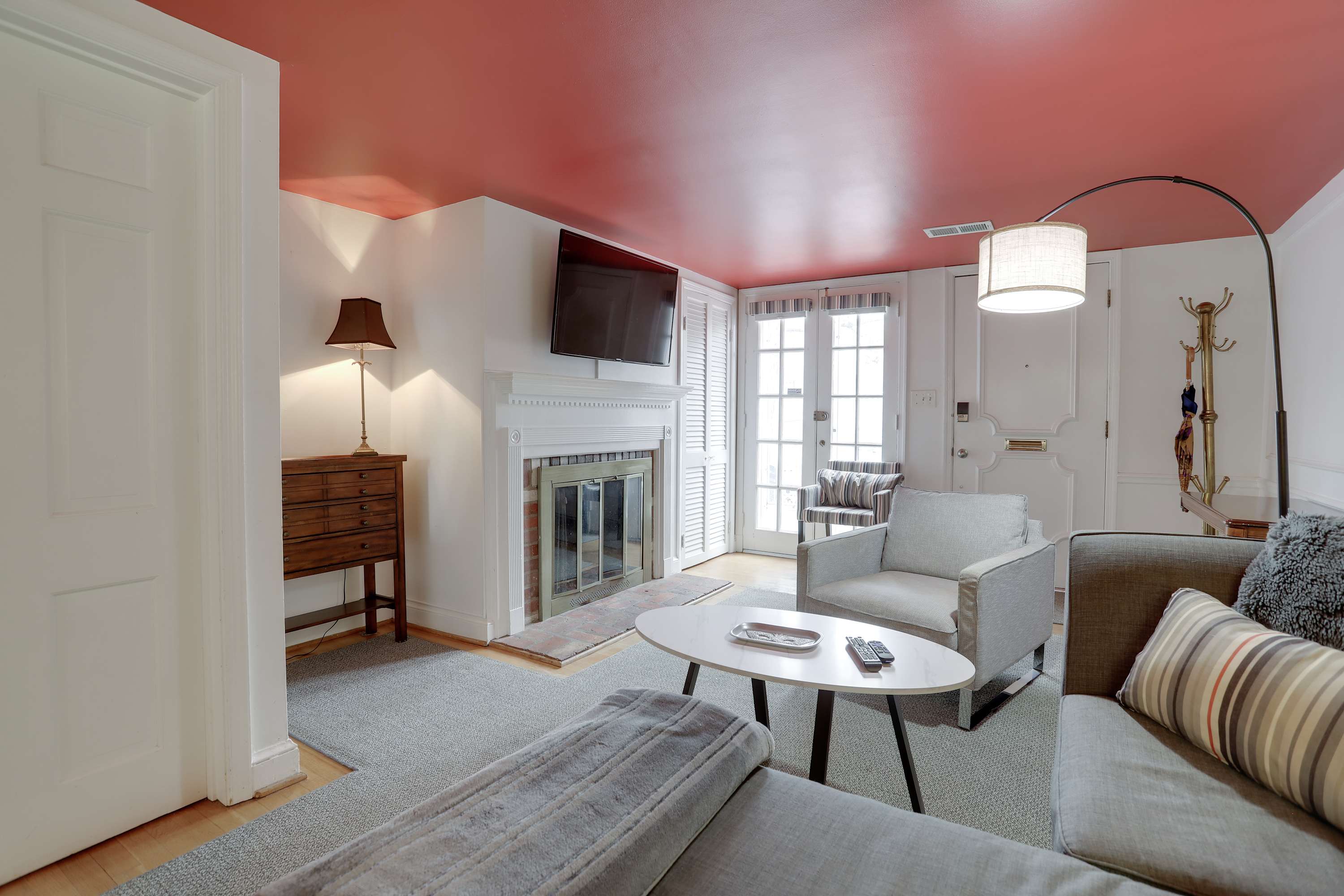 Sojourn Only 8 Blocks to Capitol & Private Patios — District of Columbia, DC — vacation rental