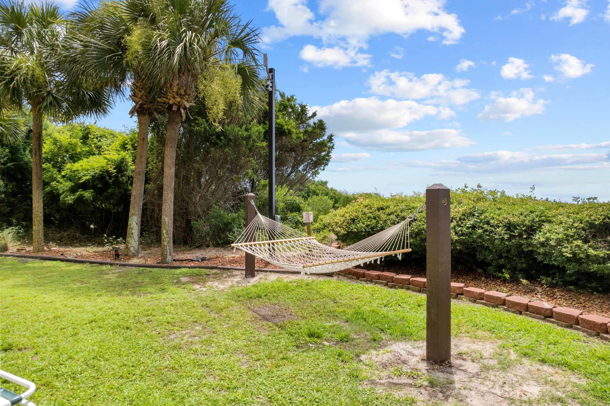 Relaxing Oceanfront Lawn.