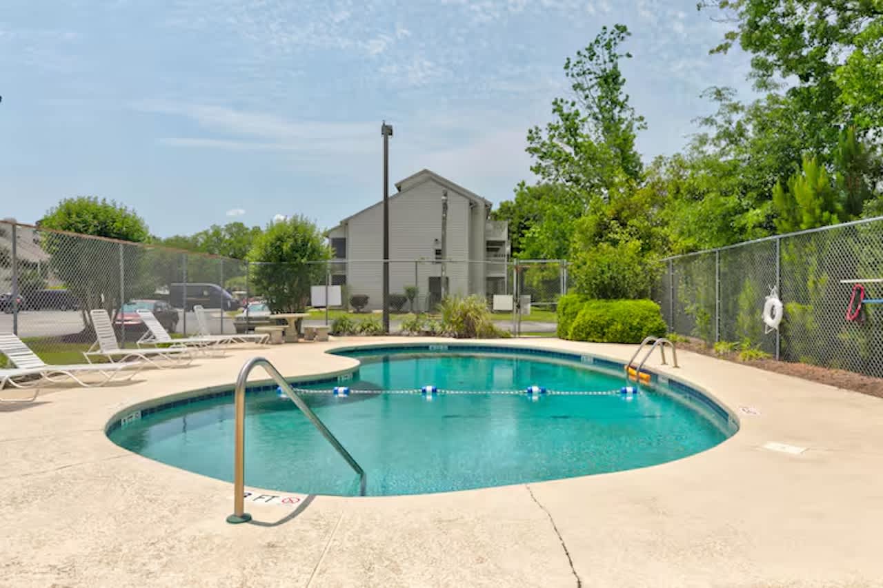 5 Min to Beach and Golf w Pool