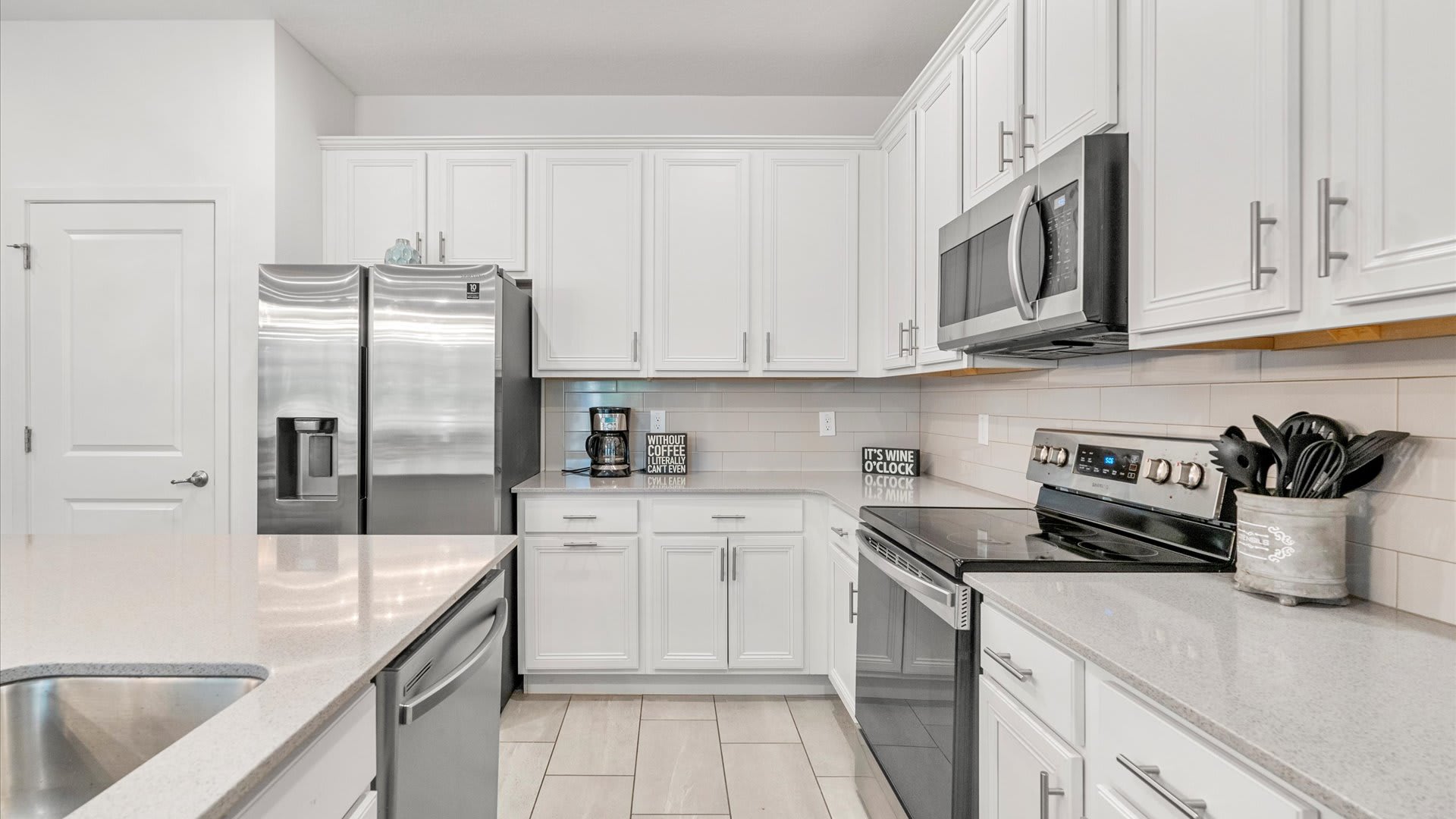 Fully equipped chef's kitchen