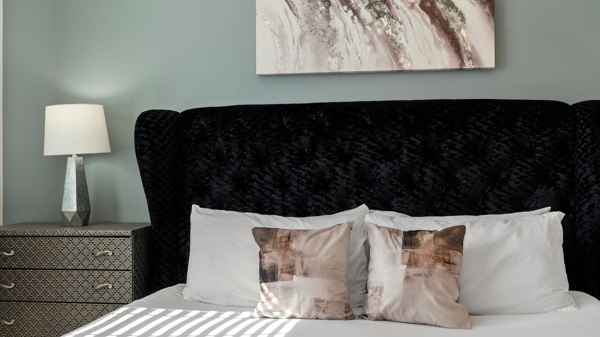 Large Spacious Bedroom with Fresh Linens 