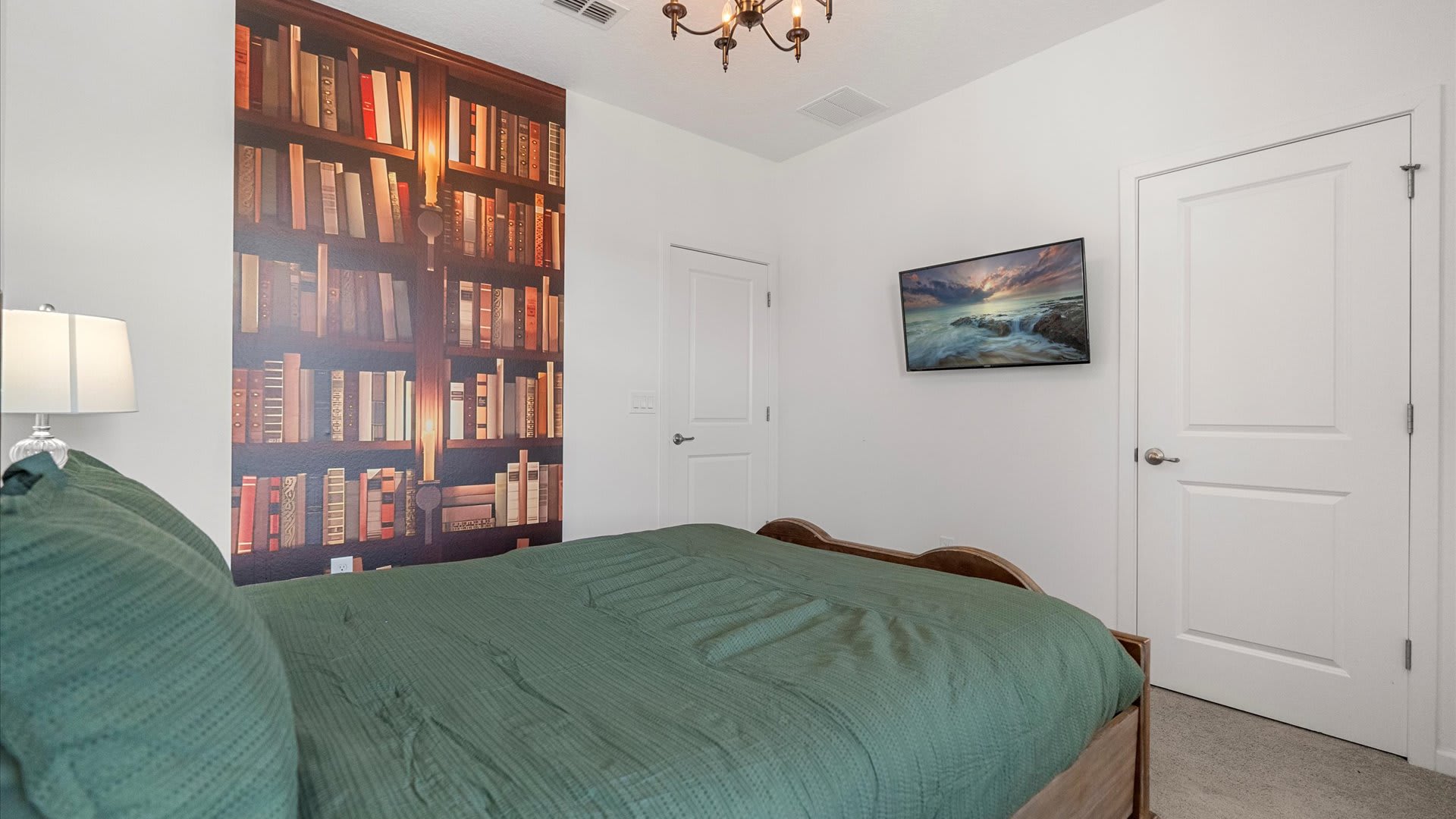 Large Bedroom with Ensuite Bathroom and Smart TV