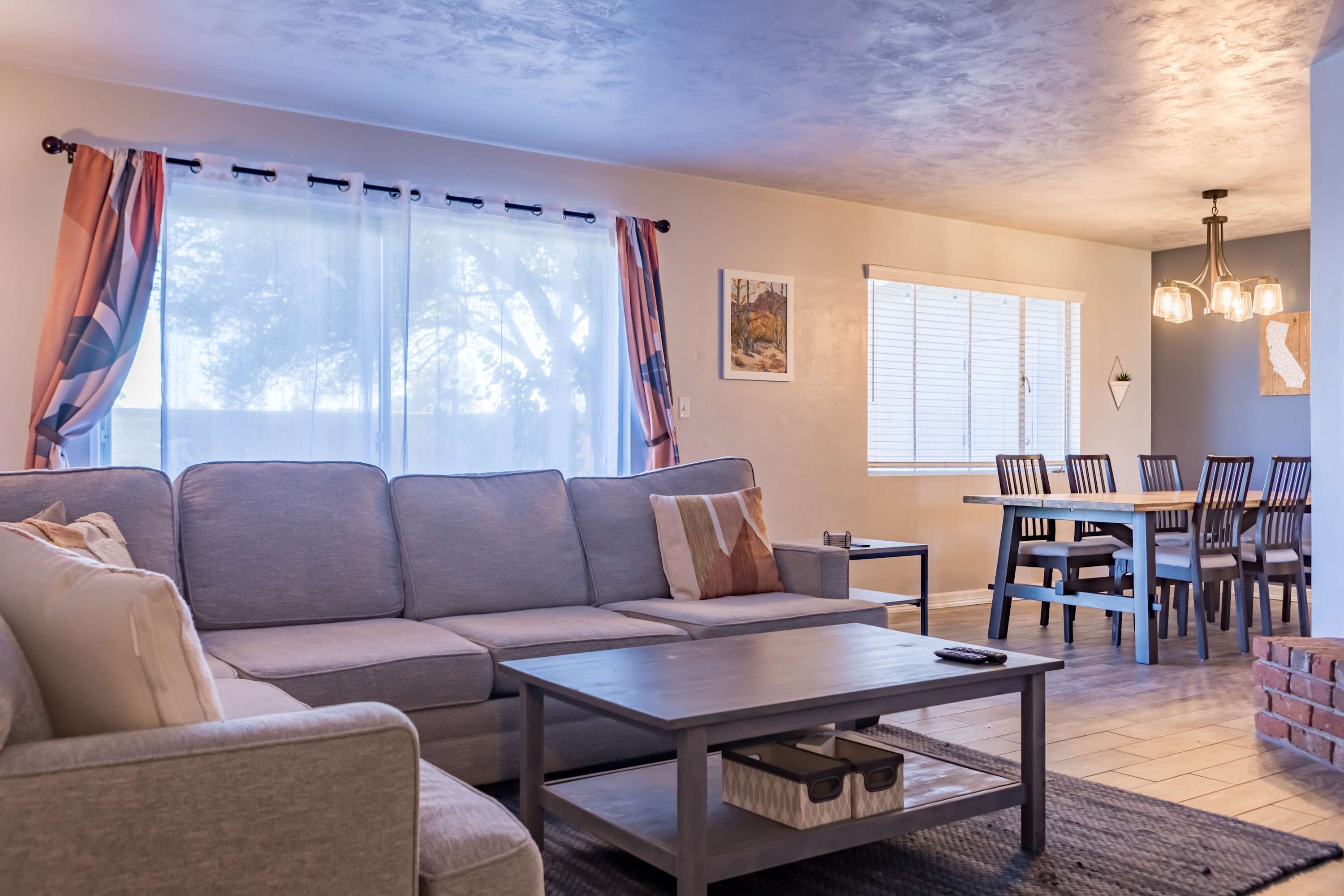 Cozy Ranch Home w/ Fireplace, Large Yard, Near ASU — Tempe, AZ — vacation rental