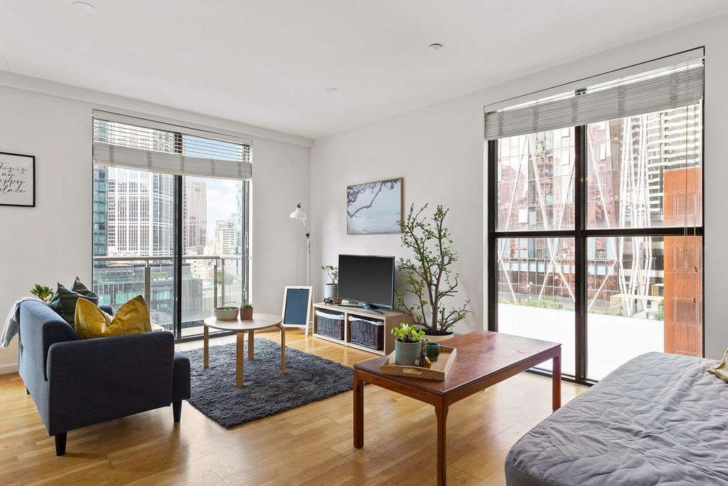 Chic 2BR Loft Near Melbourne Central, Free Parking — Melbourne, Victoria — vacation rental