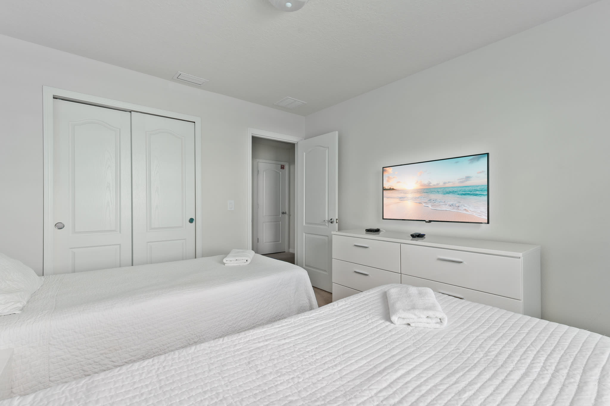 Heated Pool + FREE Waterpark  + Lazy River + Spa