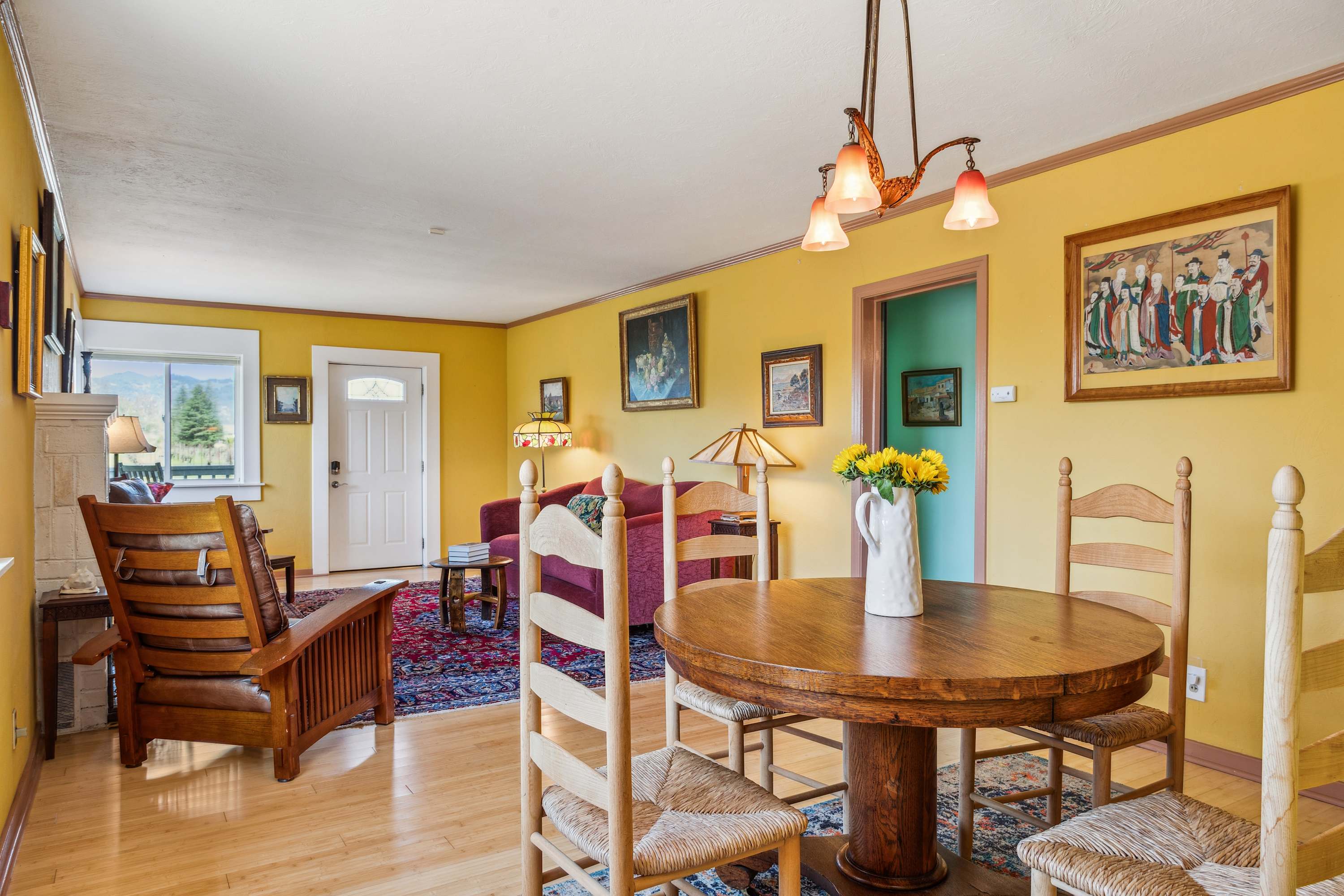 Authentic Sonoma Experience - Home and Lush Gardens 4