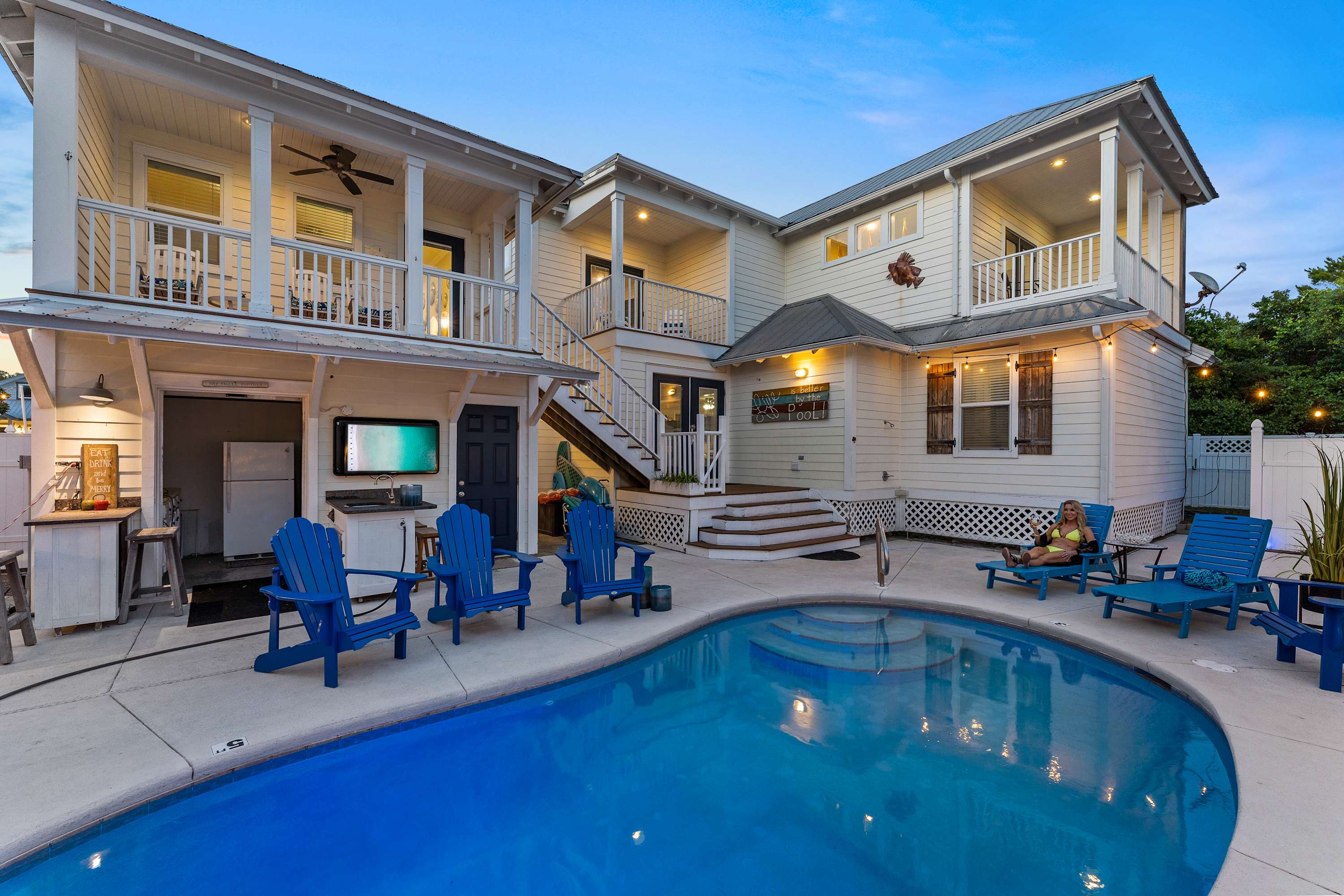 Lighthouse Legends-Free Golf Cart-1 Block to Beach — Destin, FL — vacation rental