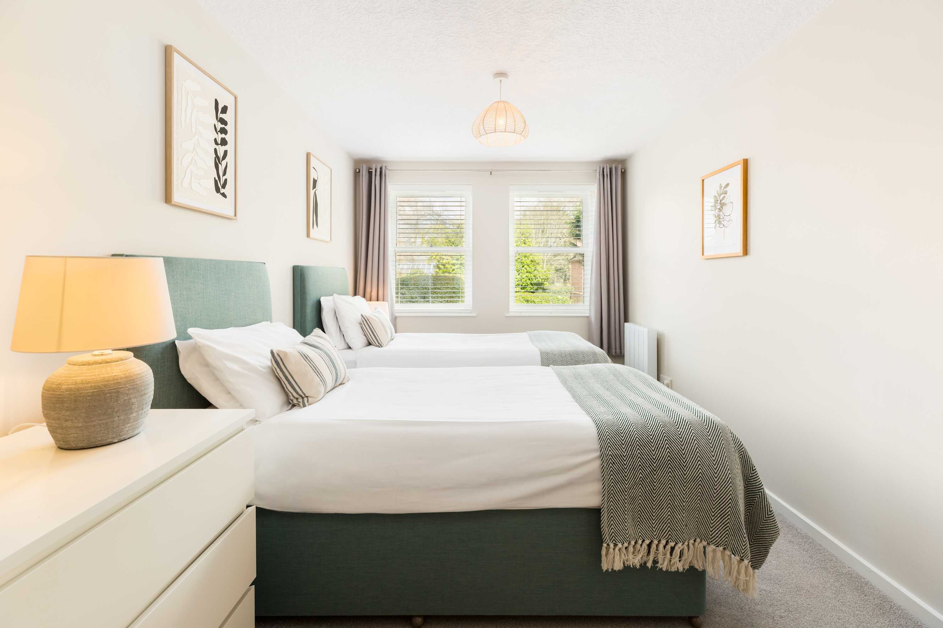 Stylish 2 Bedroom Apartment Close to Royal Leamington Spa Centre with WiFi, Free Parking and Fully Equipped Kitchen in Chestnut Court, 4 Guys Cliffe Avenue CV32 6LY - Property image 12 - VivreStays