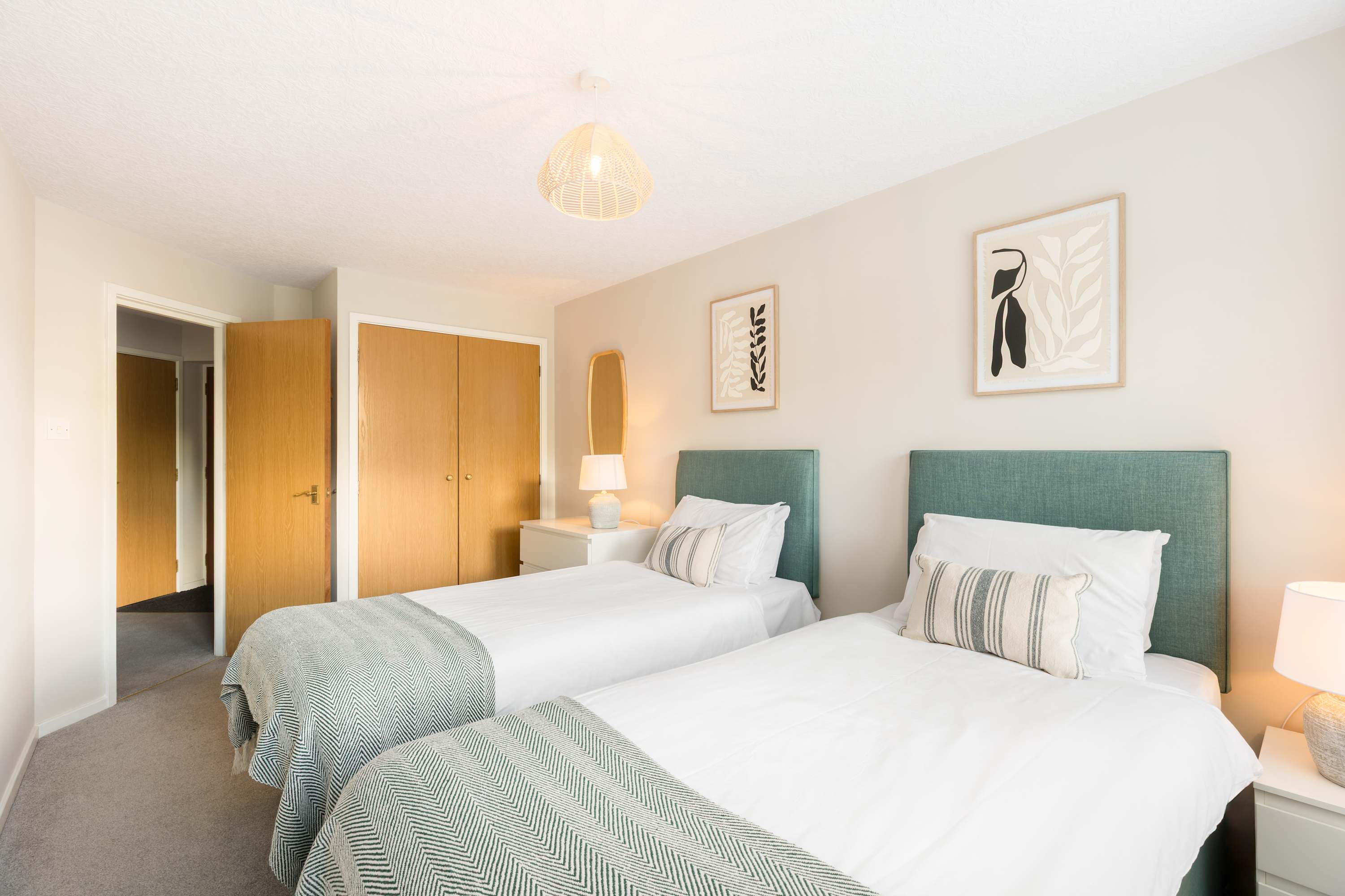 Stylish 2 Bedroom Apartment Close to Royal Leamington Spa Centre with WiFi, Free Parking and Fully Equipped Kitchen in Chestnut Court, 4 Guys Cliffe Avenue CV32 6LY - Property image 21 - VivreStays