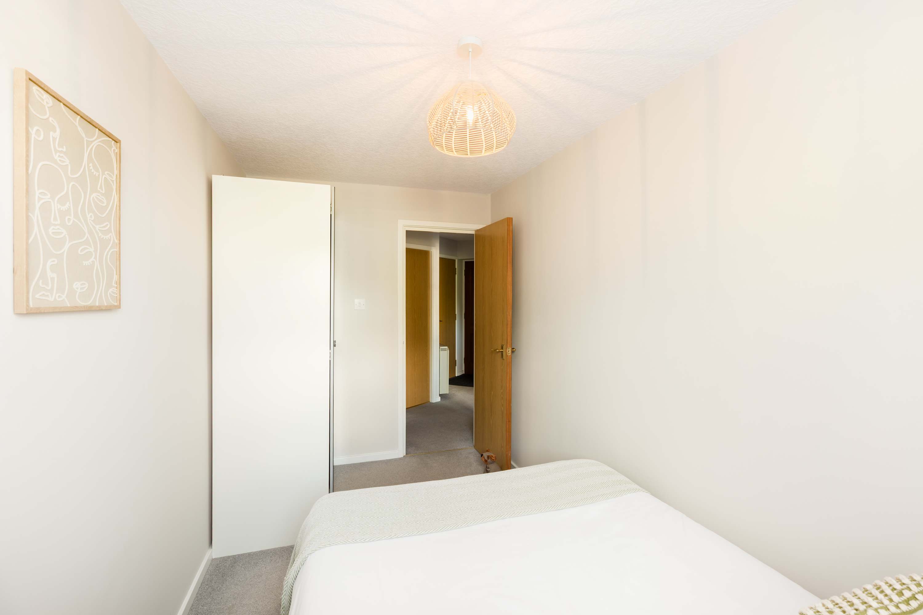Stylish 2 Bedroom Apartment Close to Royal Leamington Spa Centre with WiFi, Free Parking and Fully Equipped Kitchen in Chestnut Court, 4 Guys Cliffe Avenue CV32 6LY - Property image 22 - VivreStays