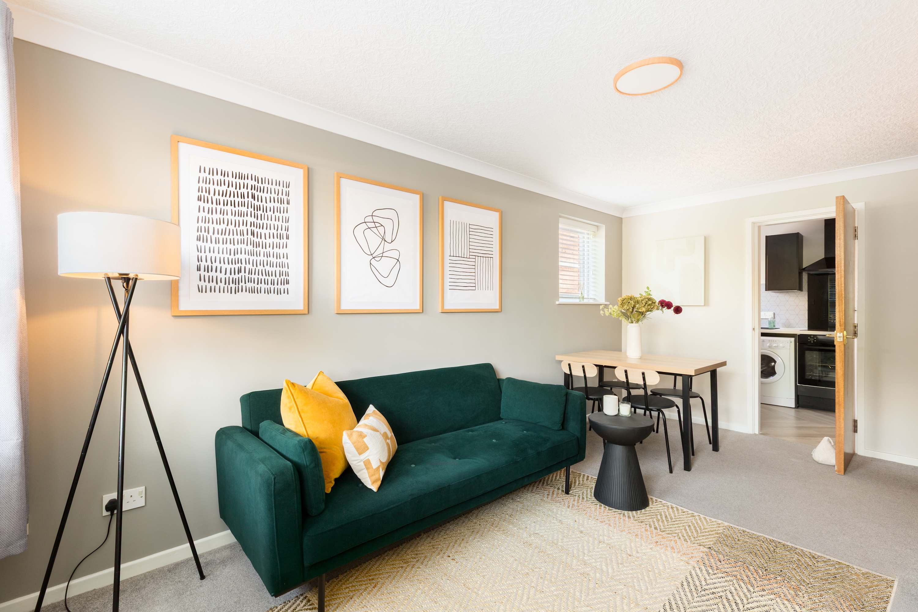 Stylish 2 Bedroom Apartment Close to Royal Leamington Spa Centre with WiFi, Free Parking and Fully Equipped Kitchen in Chestnut Court, 4 Guys Cliffe Avenue CV32 6LY - Property image 33 - VivreStays