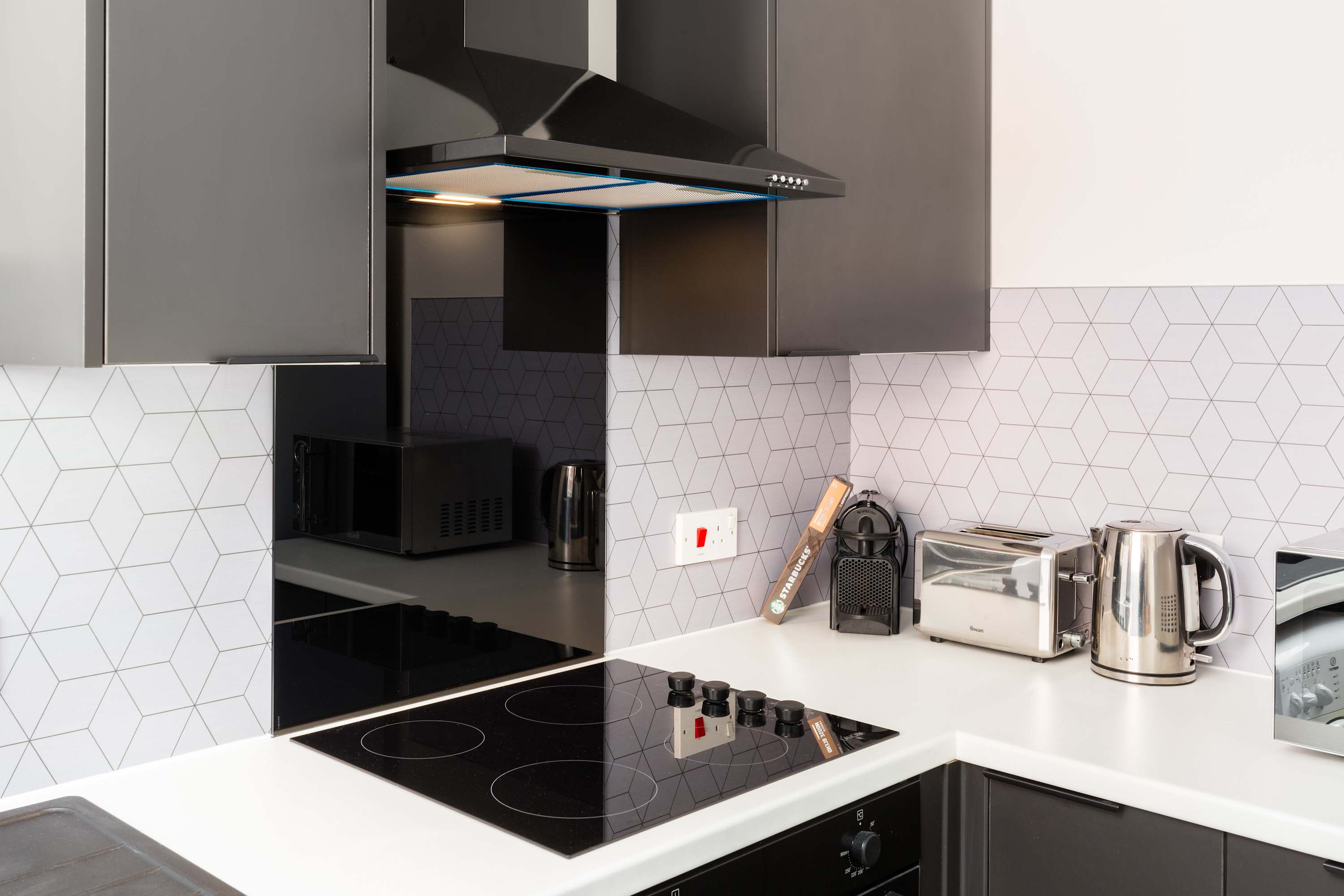 Stylish 2 Bedroom Apartment Close to Royal Leamington Spa Centre with WiFi, Free Parking and Fully Equipped Kitchen in Chestnut Court, 4 Guys Cliffe Avenue CV32 6LY - Property image 30 - VivreStays