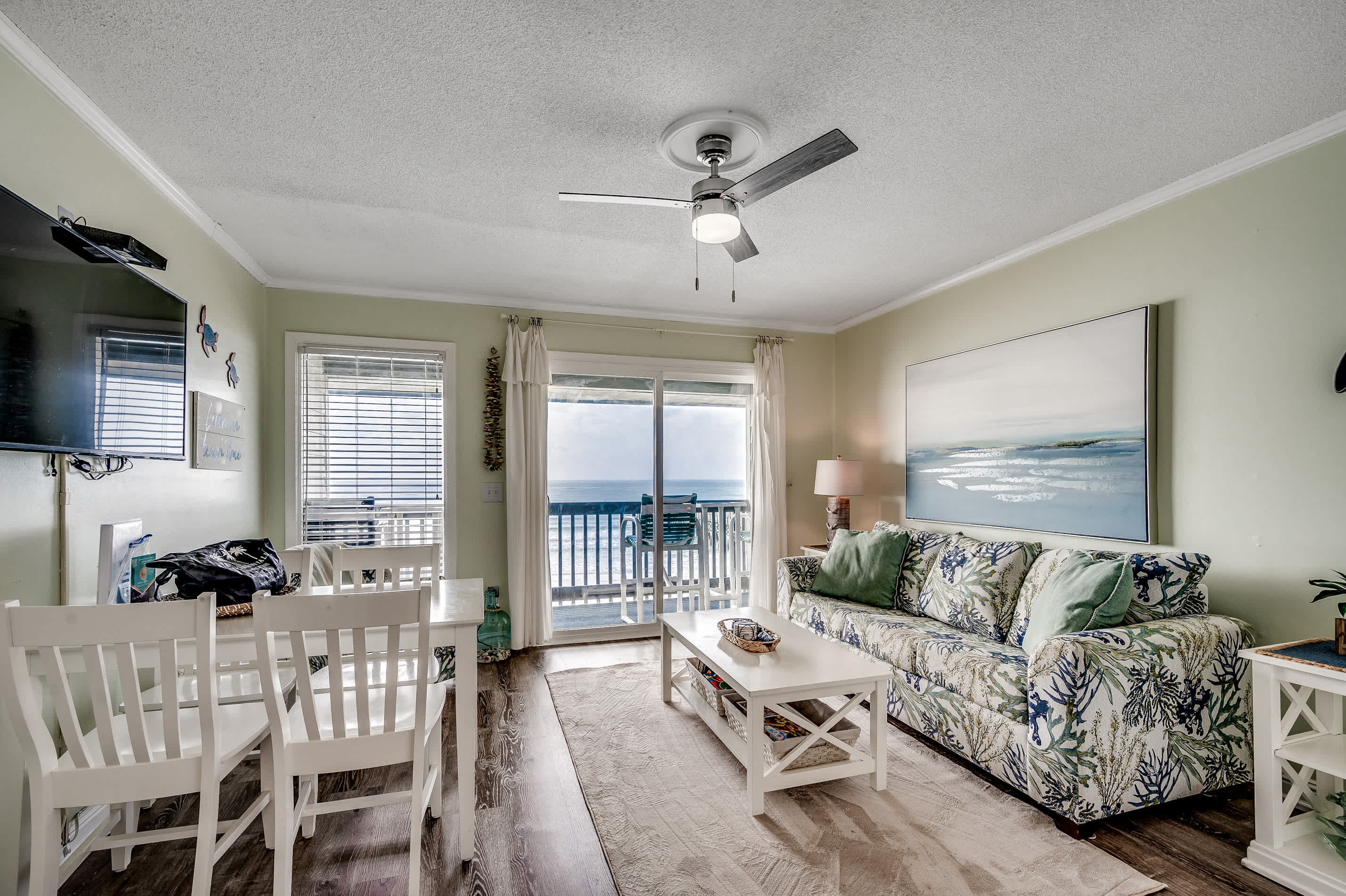 Drifty Daze Oceanfront Suite w Pool