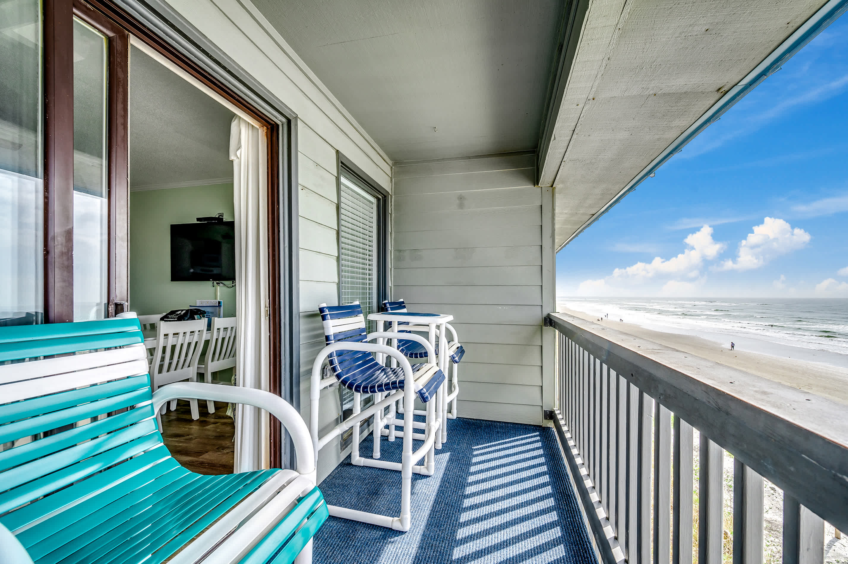 Drifty Daze Oceanfront Suite w Pool
