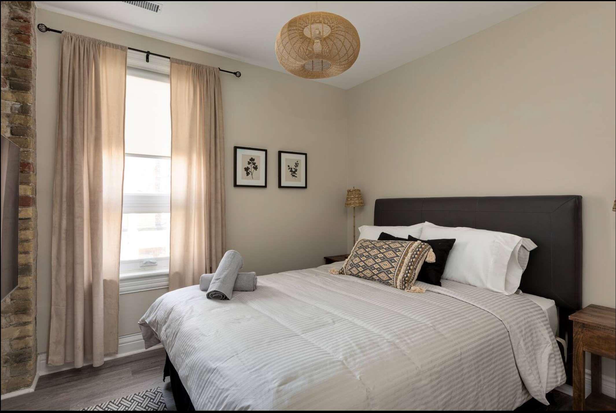 Queen bedroom with fresh linens 