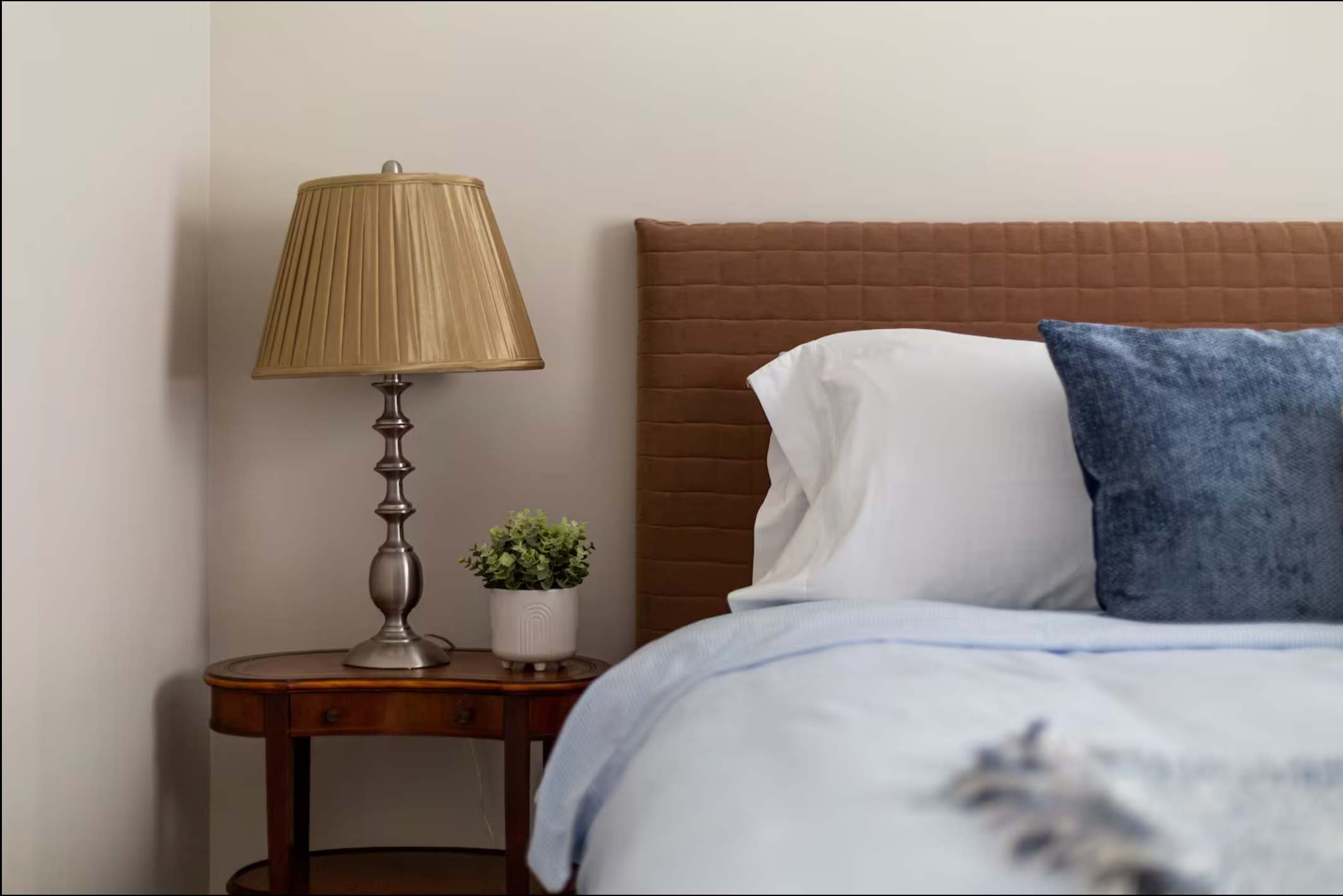 King bedroom with fresh linens and fluffy pillows