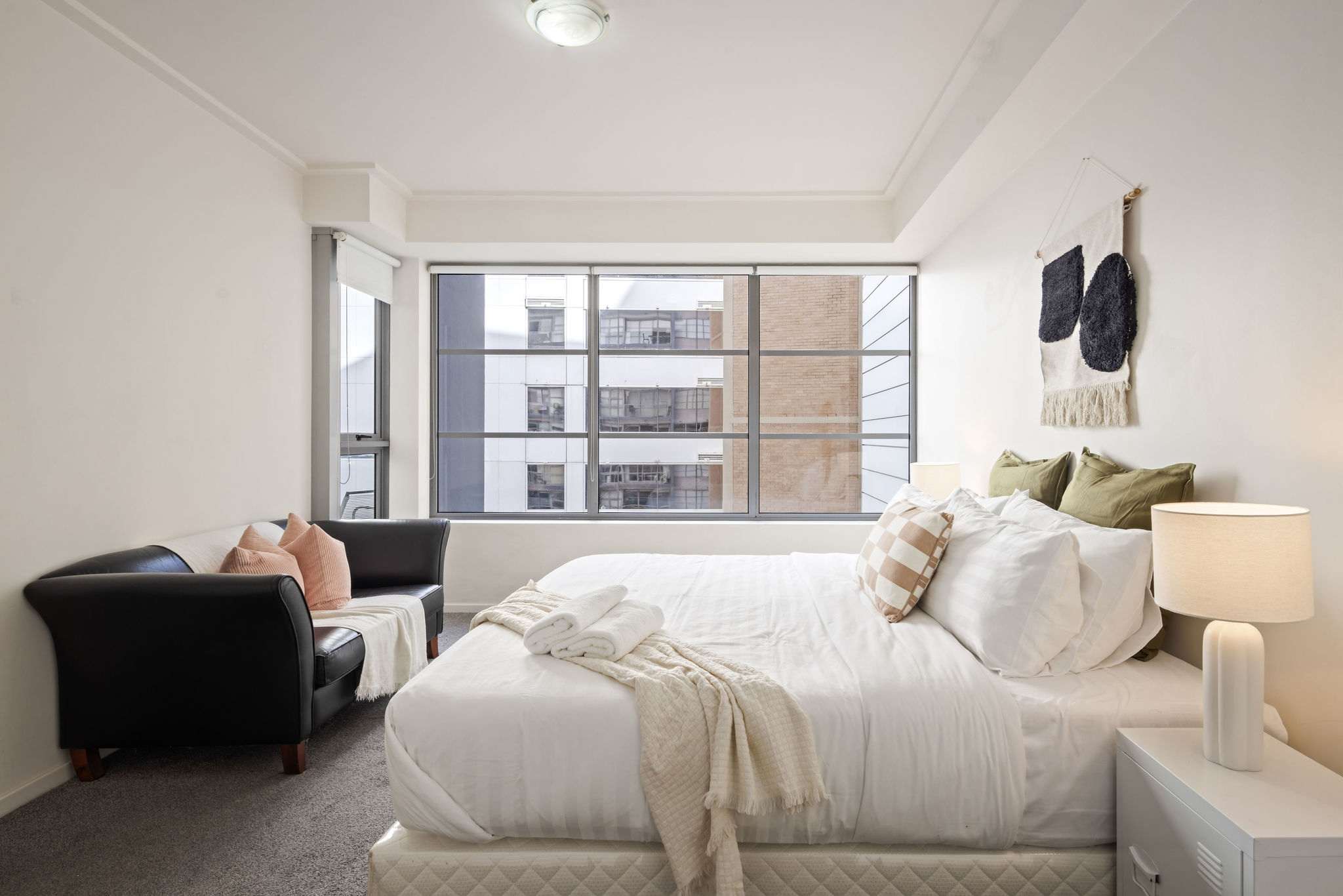 Cozy 2BR Apartment Steps from Darling Harbour — Sydney, NSW — vacation rental