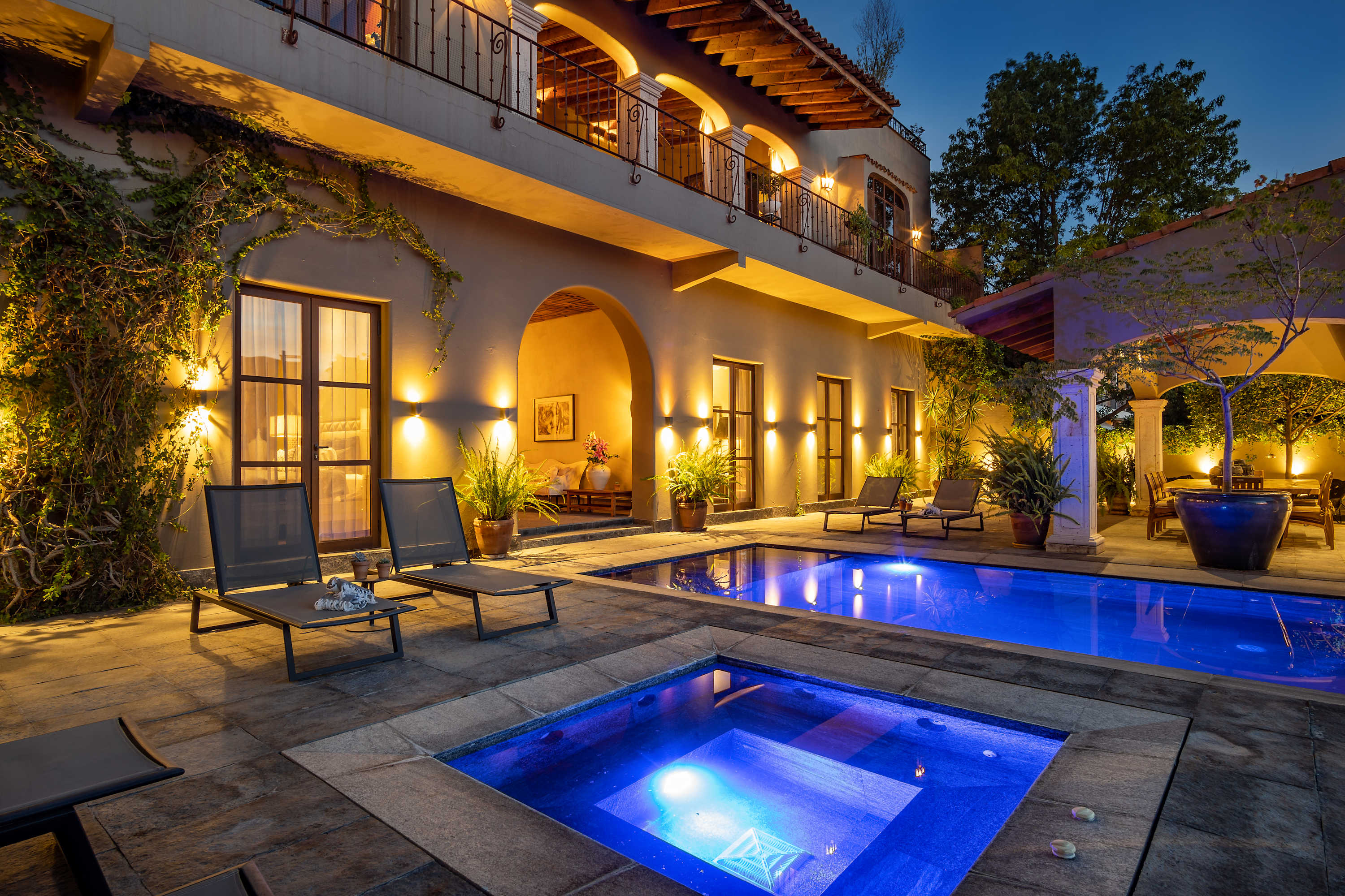 Casa Faroles, Designer 7BR Villa with Pool Jacuzzi & Full Staff - Picture 1