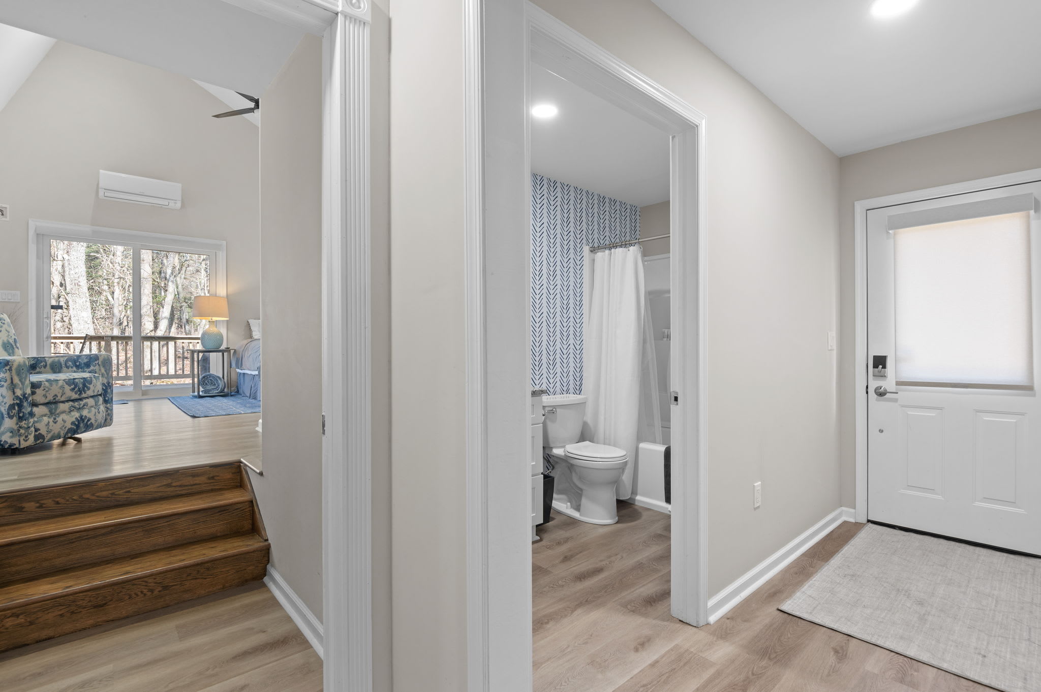 Clean and Convenient Entryway
A bright and open landing area keeps your arrival simple with easy access to the bathroom and main living space.
