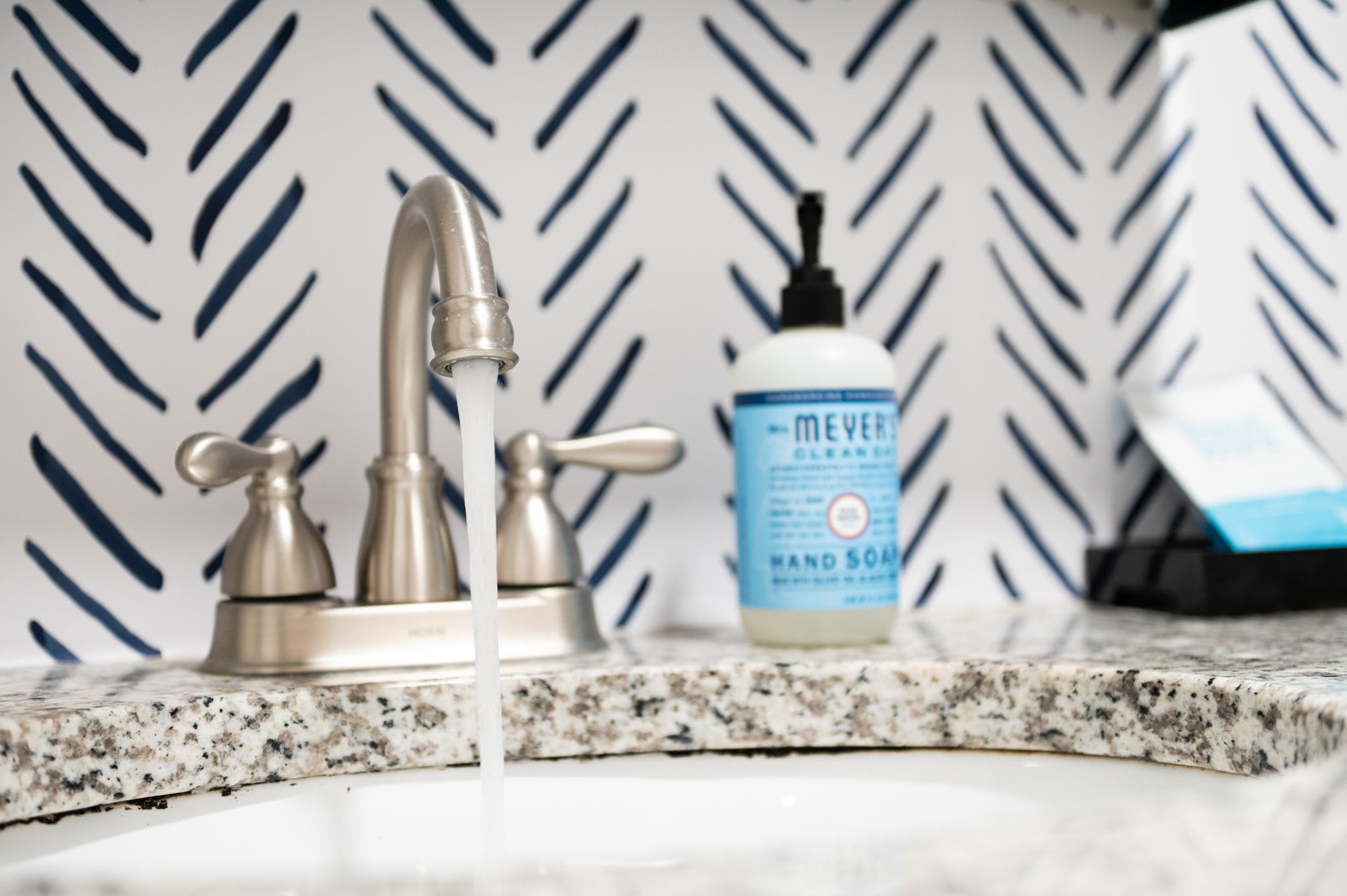 Crisp and Polished Details
From the running water to hand soap and soft lighting, every little touch is ready for your comfort.